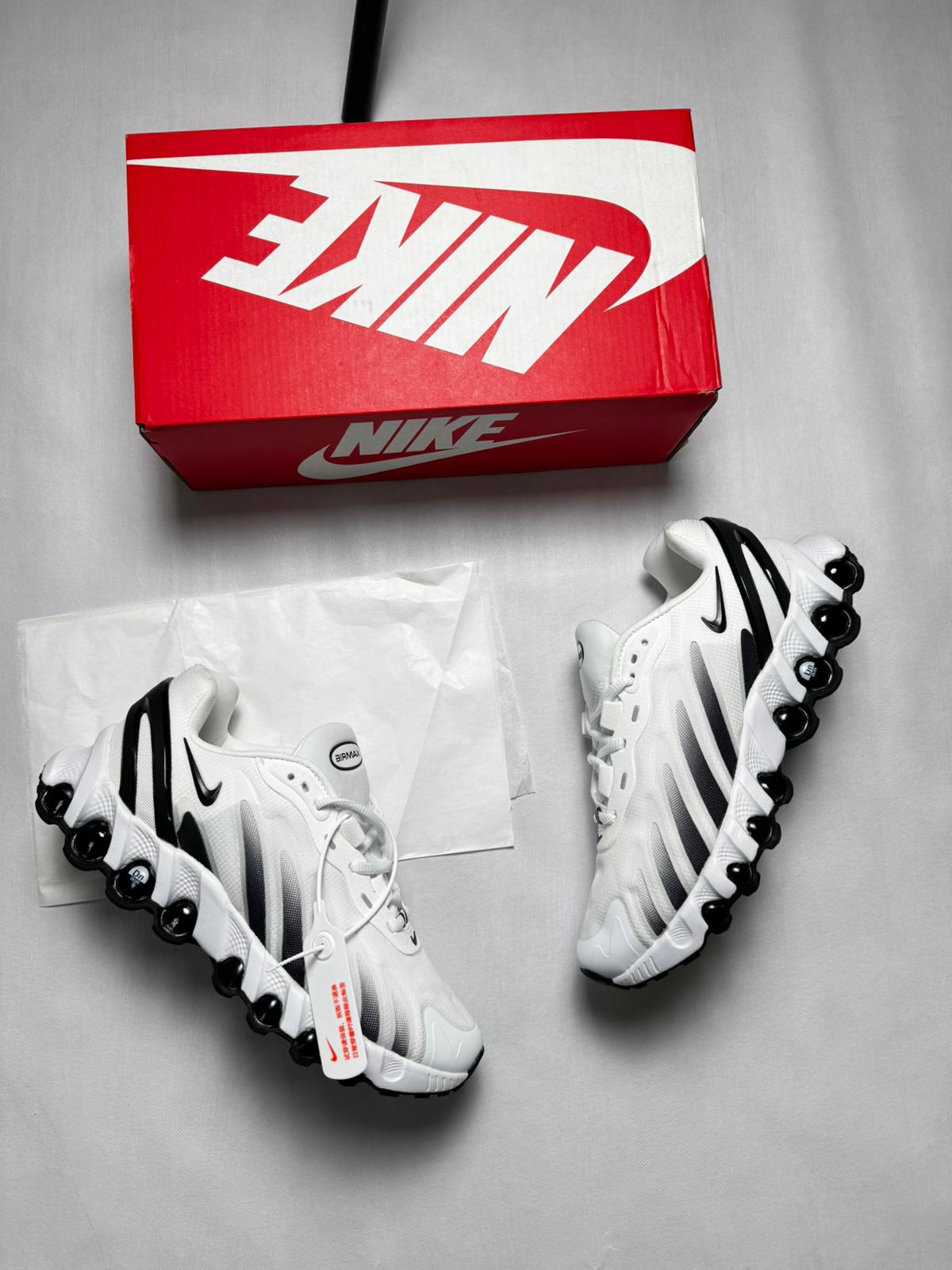 Nike TN DN blancas logo negro detalles negros
