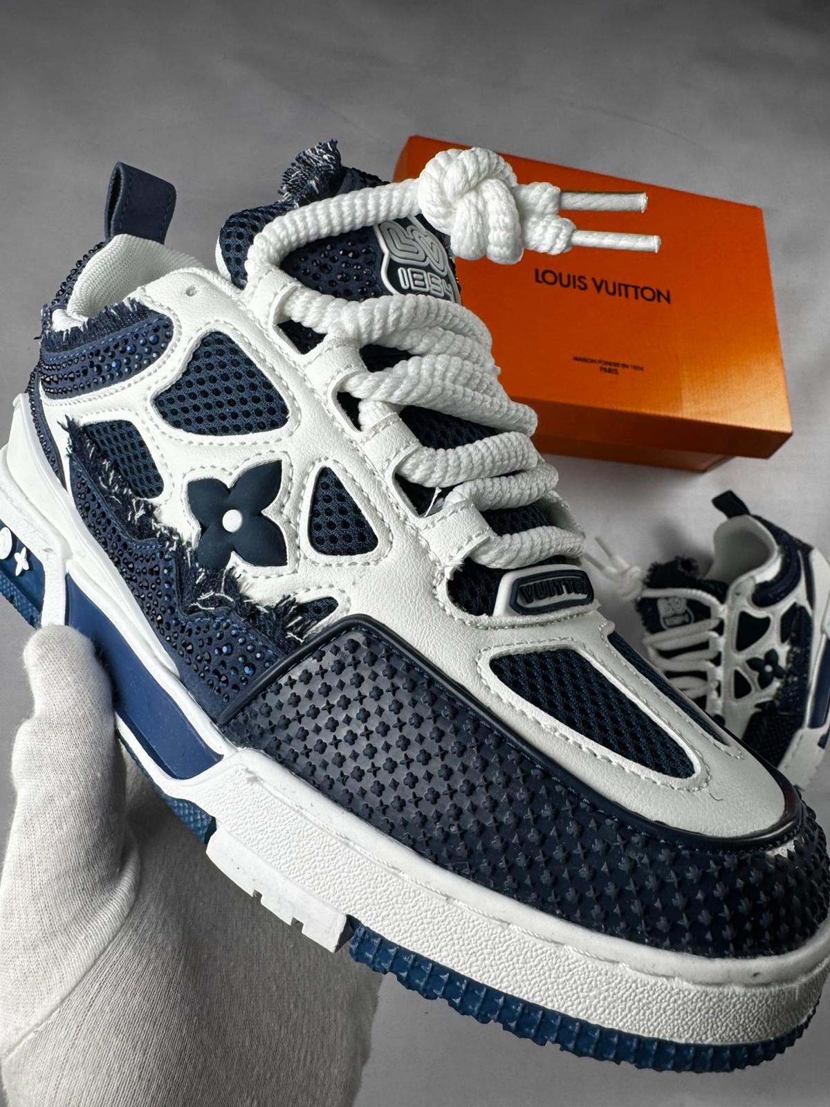 LV skate blancas y azules piedras brillantes