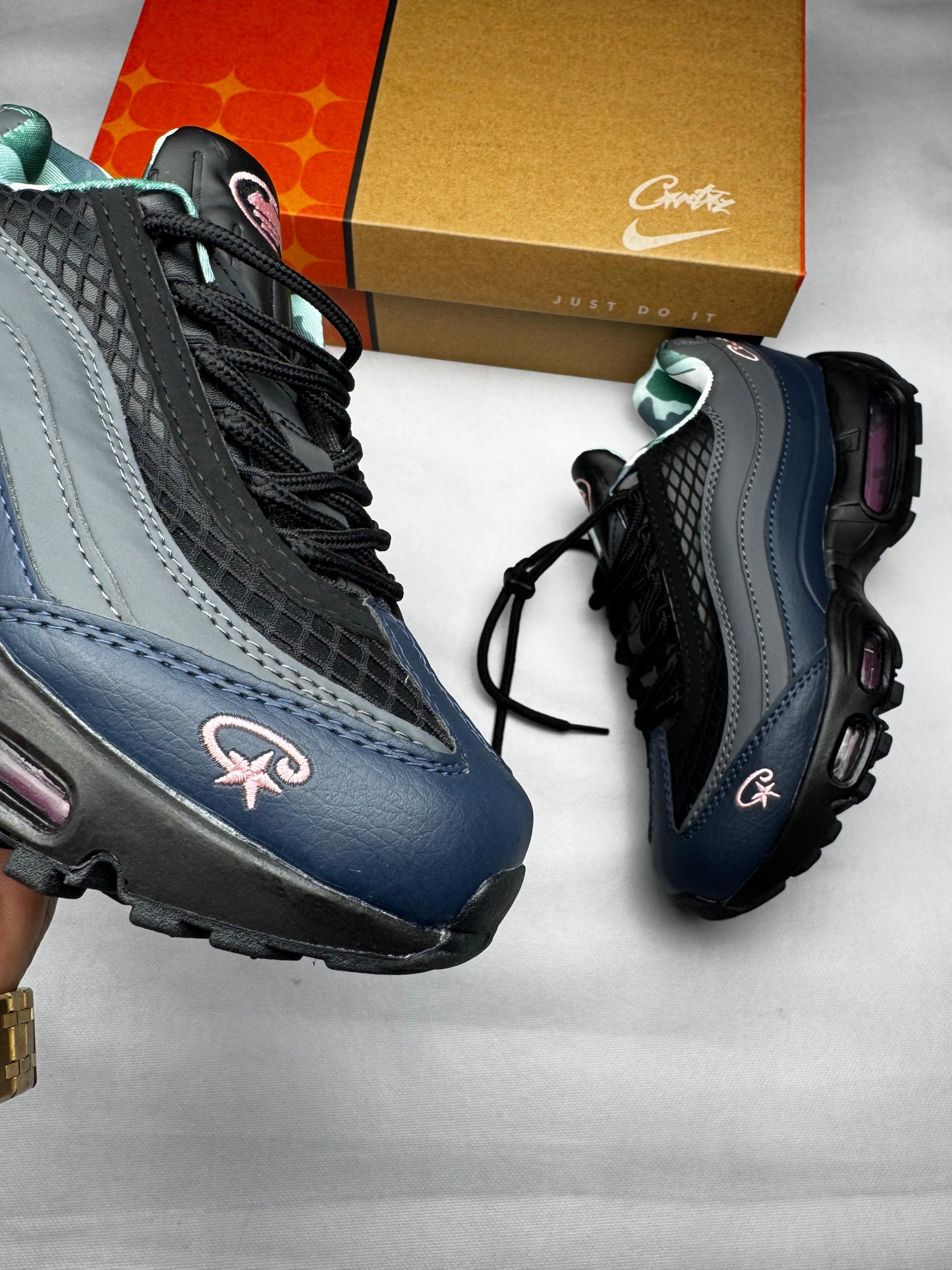 Air max 95 tricolor x Corteiz logo rosa