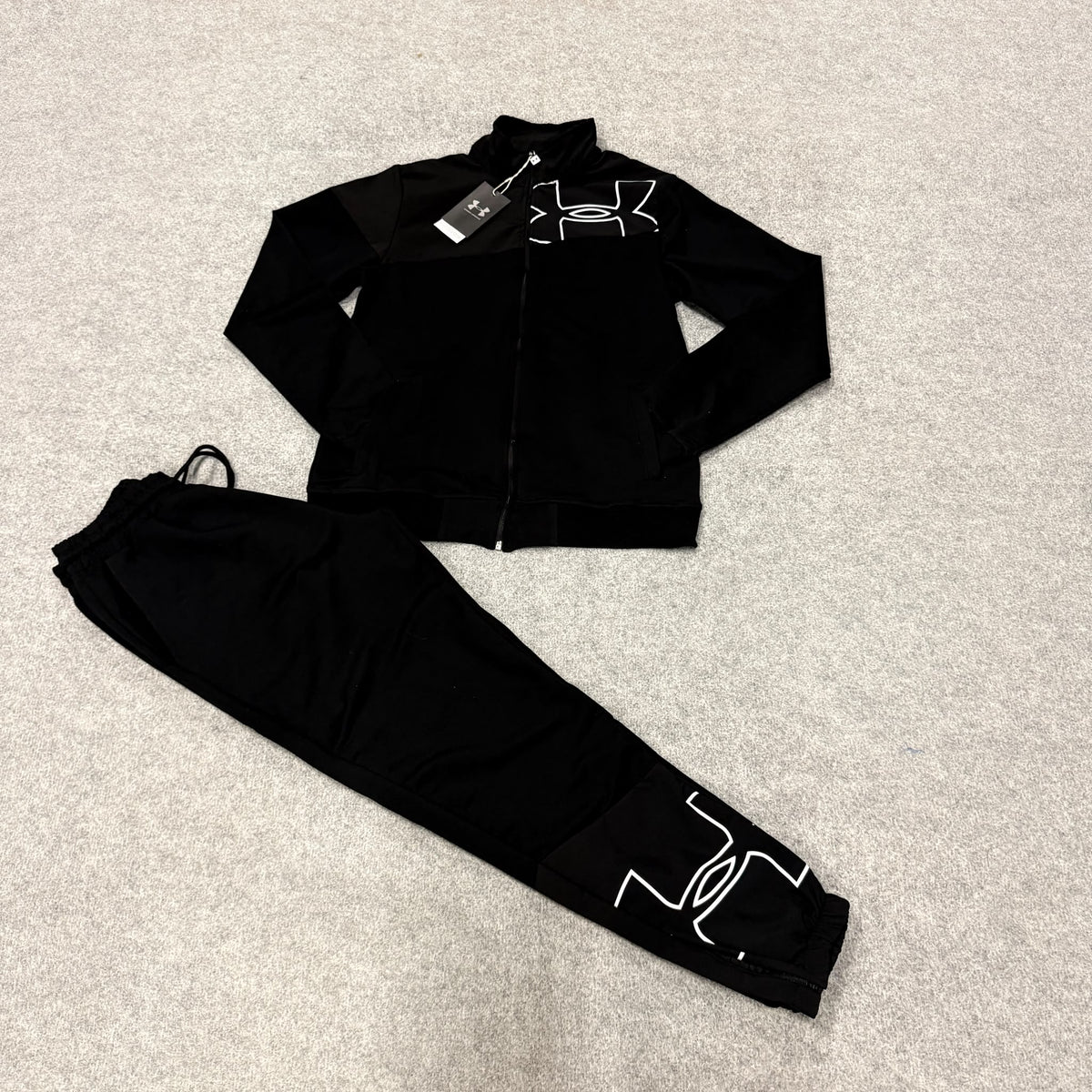 Chandal under armour negro logo blanco