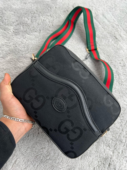 BANDOLERA GUCCI negra correa verde y roja