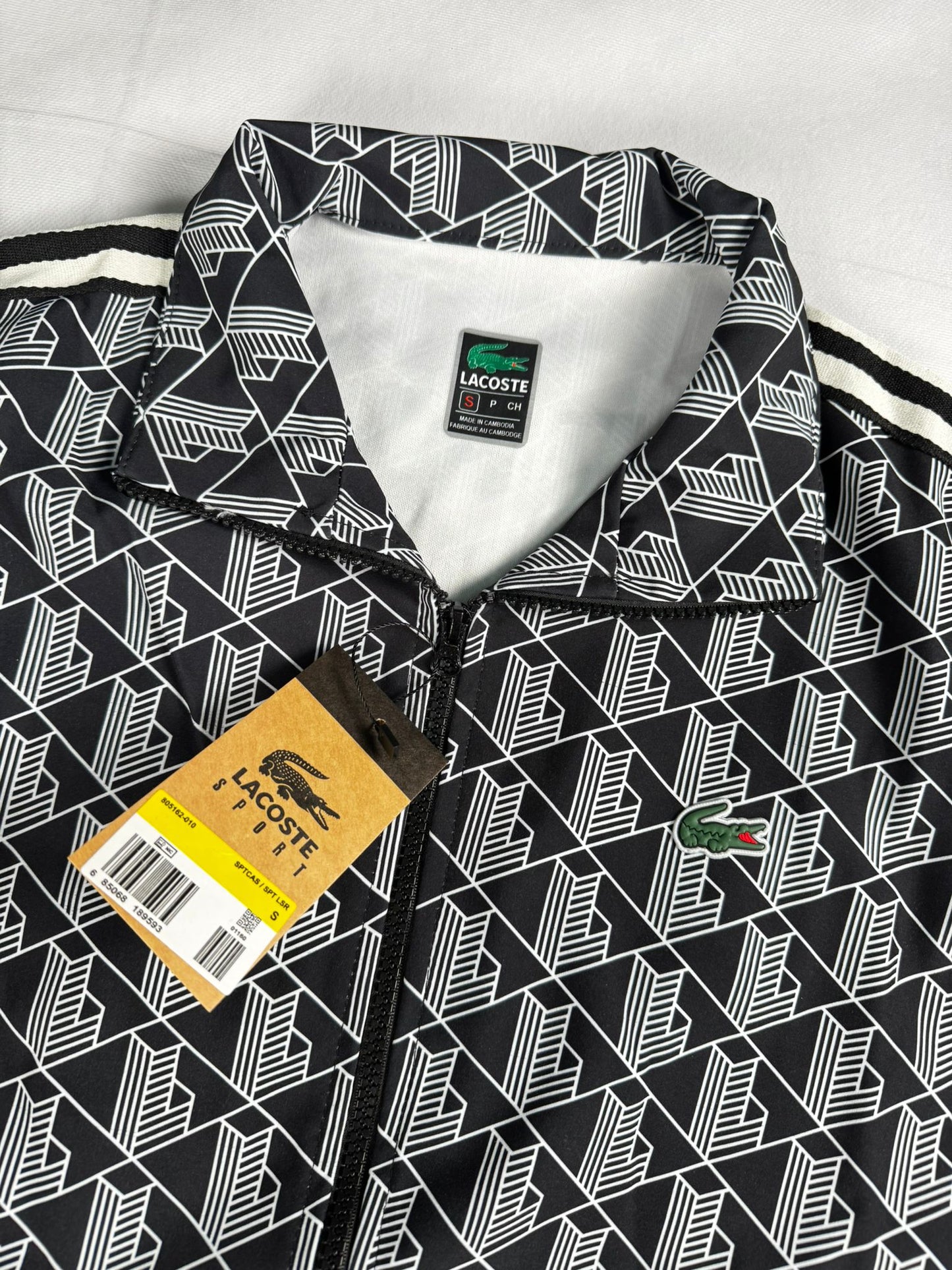Chandal lacoste negro y gris logo verde lineas blancas