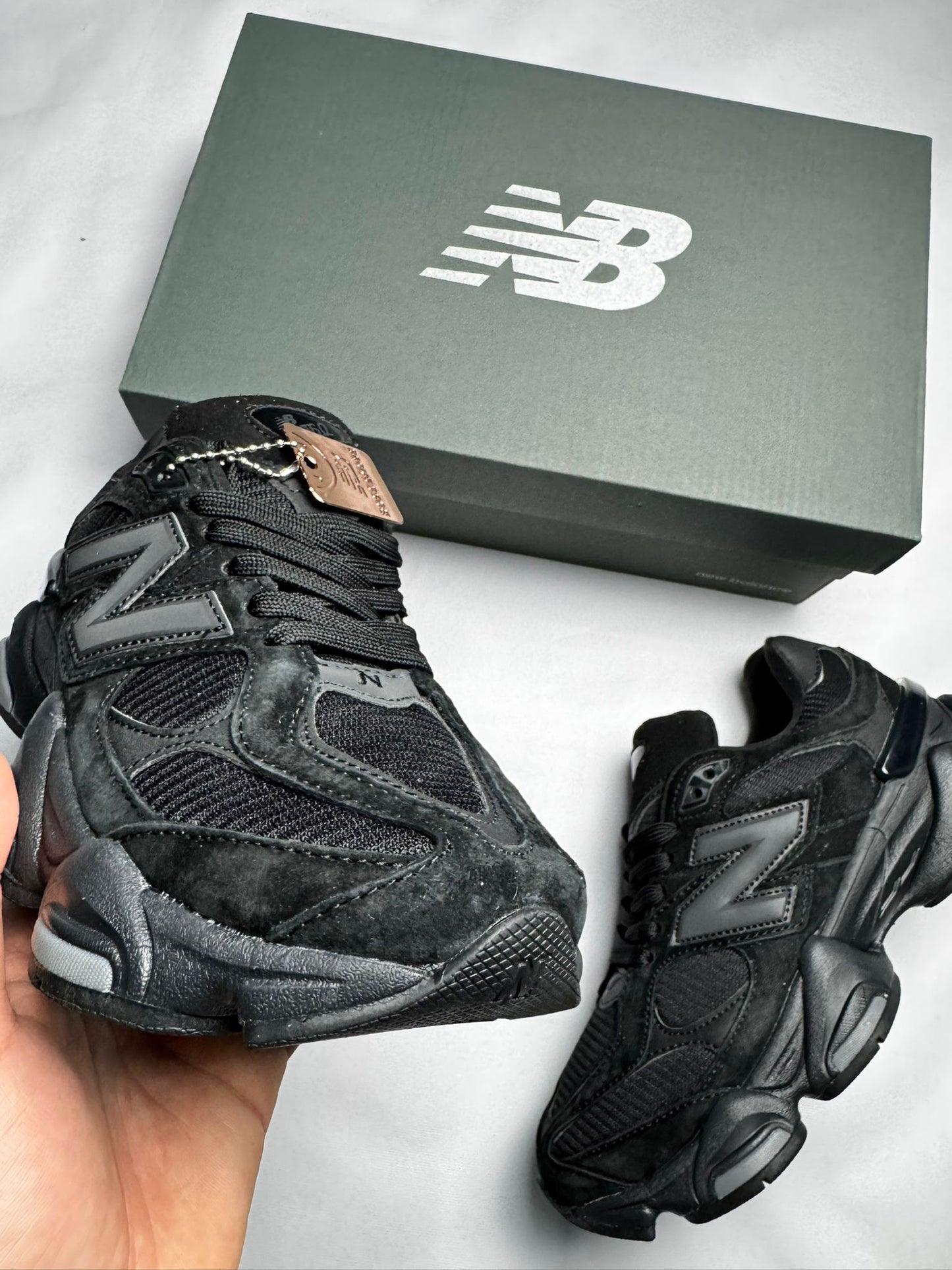 New Balance 9060 negras