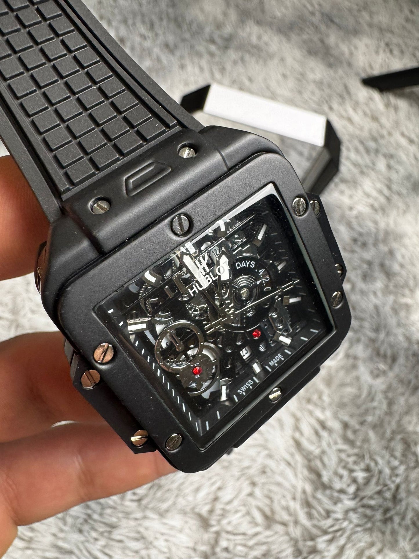 RELOJ HUBLOT NEGRO Y GRIS CORREA NEGRO