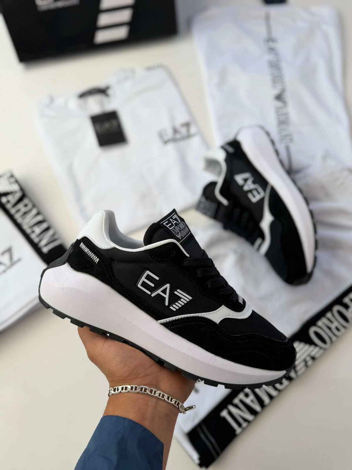 Armani negras logo blanco