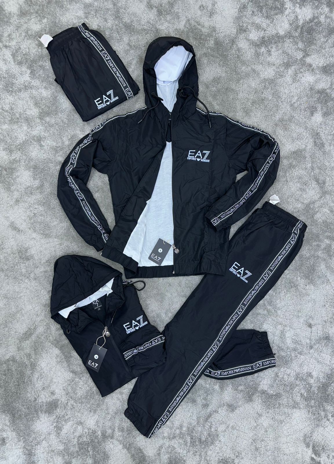 Chandal Armani negro logo blanco tiras laterales