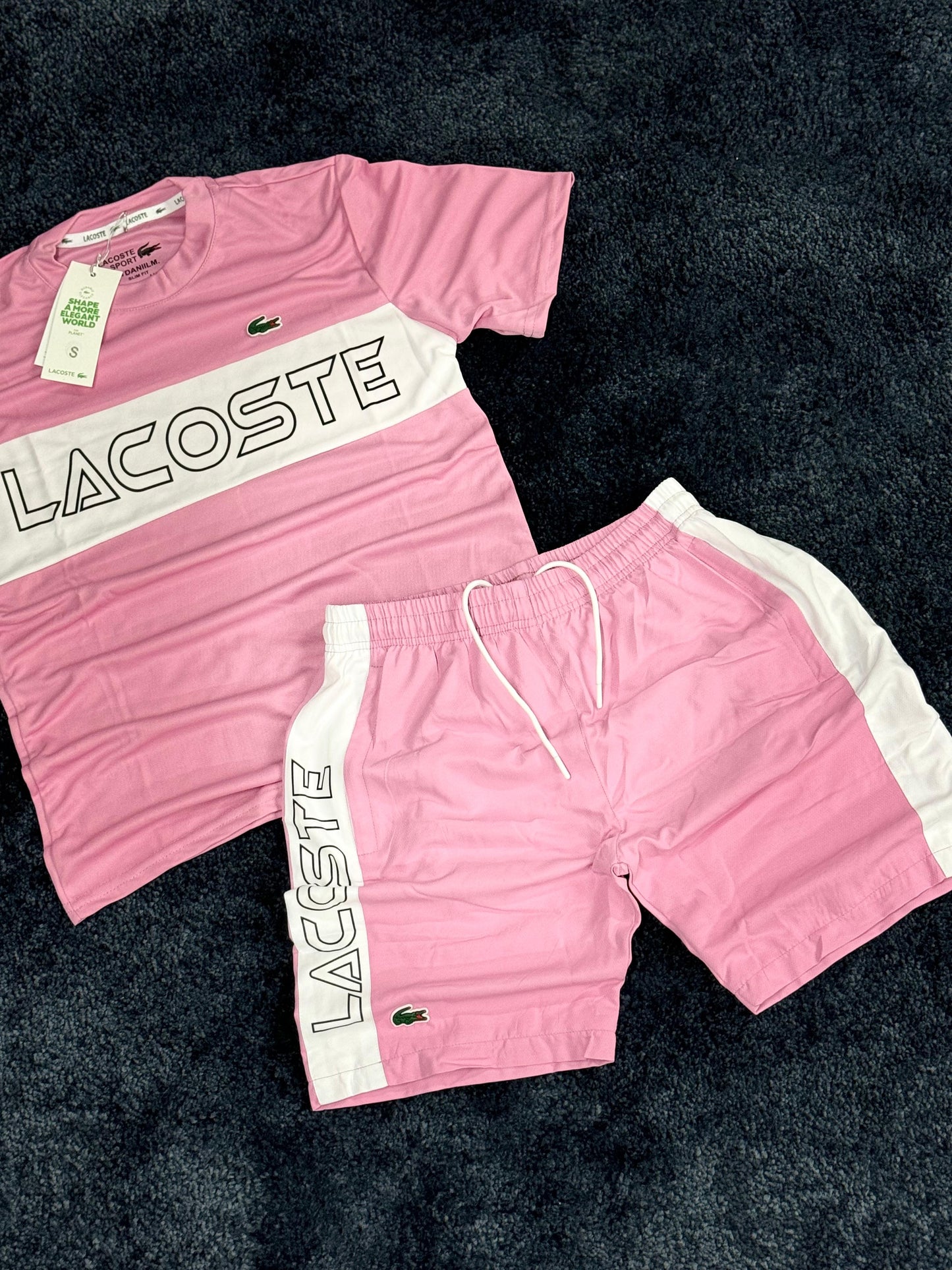 Conjunto Lacoste rosa y blanco logo negro