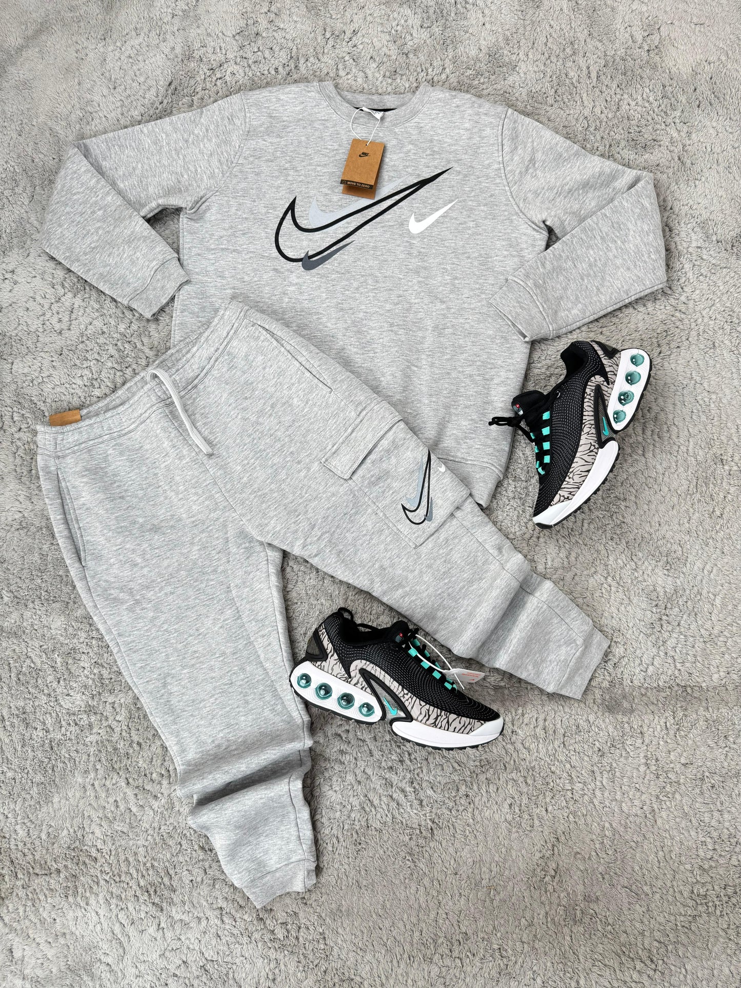 Chandal nike gris logos en medio