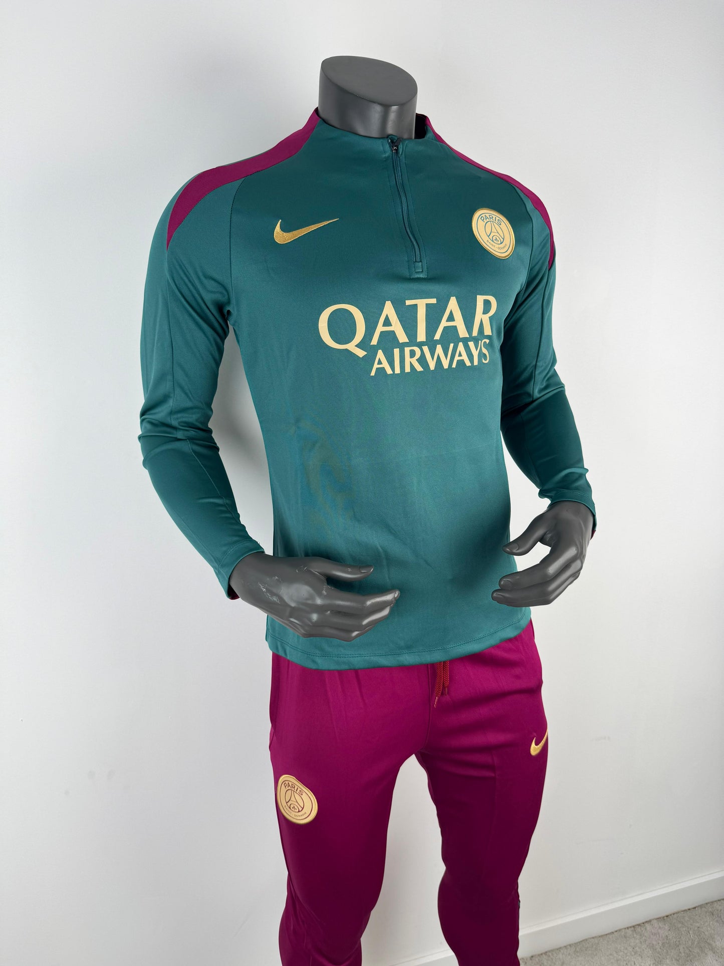 Chandal PSG verde logo dorado