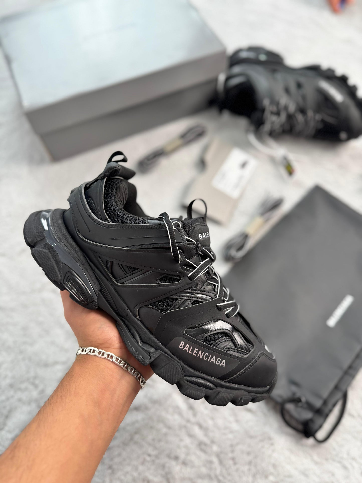 Balenciaga Track negras logo blancp