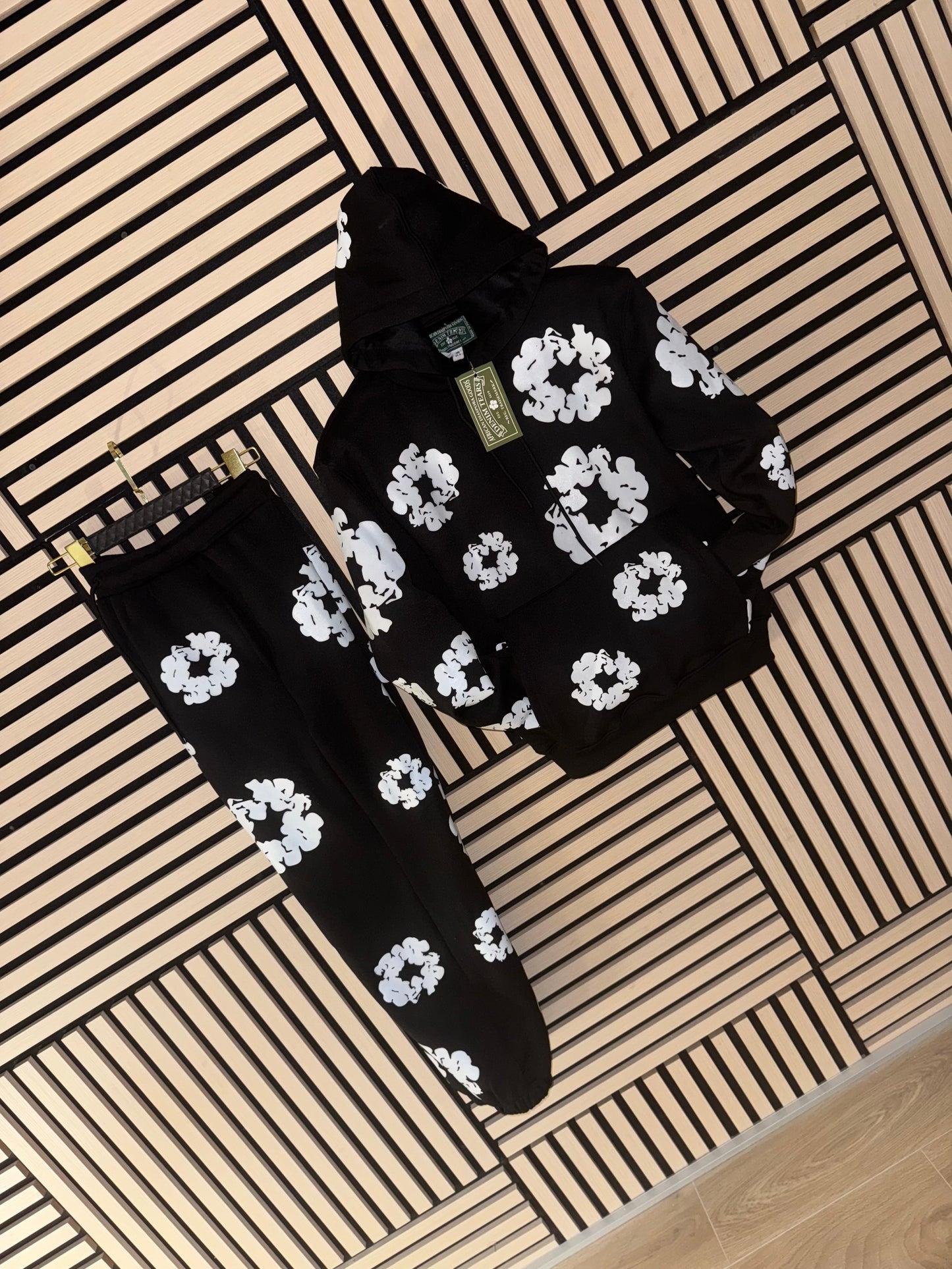 Chandal denim tears negro logos blancos