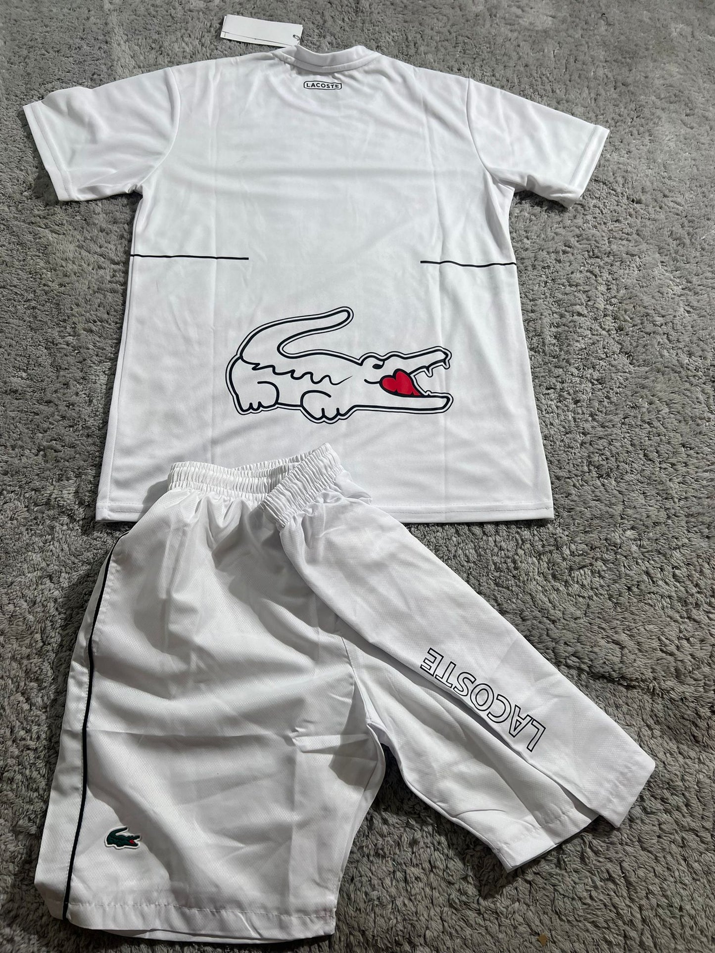 Conjunto corto lacoste blanco logo verde logo en espalda