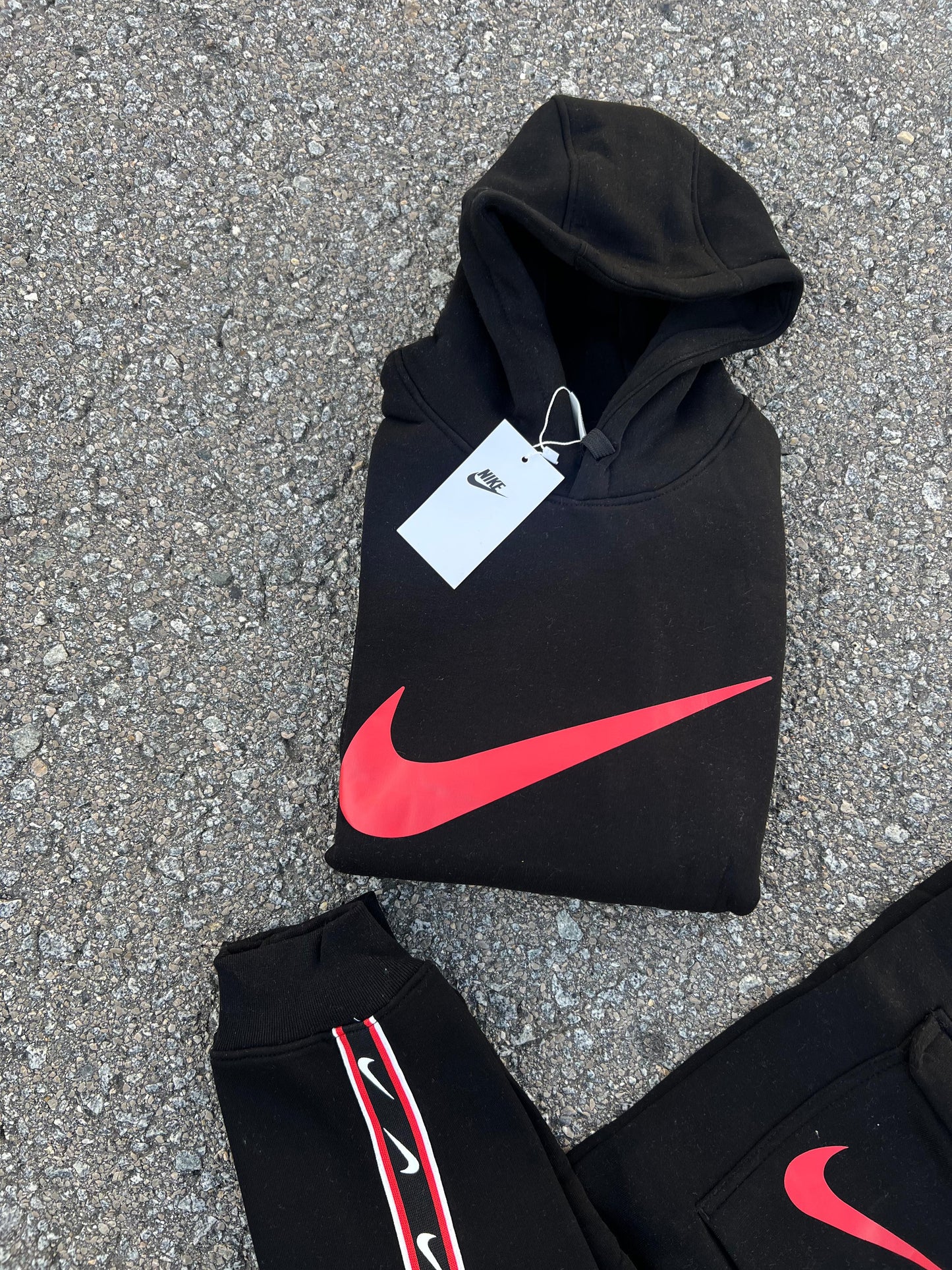 Chandal nike negro logo rojo linea rojas