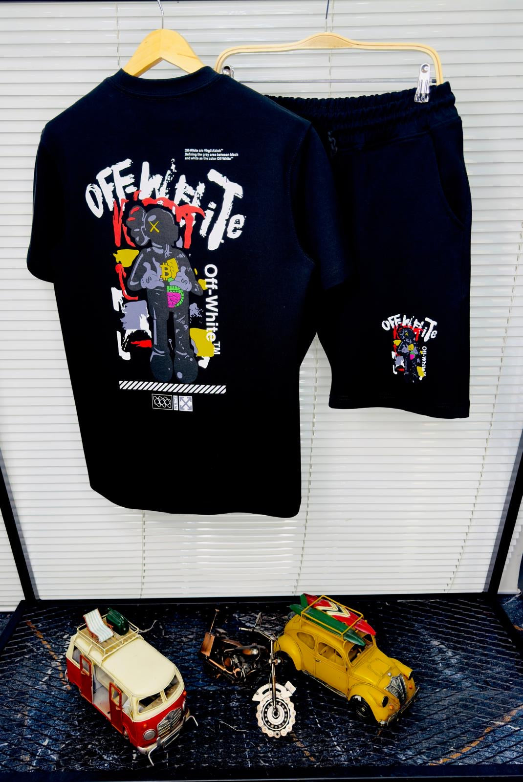 Conjunto OFF WHITE negro detalles blancos