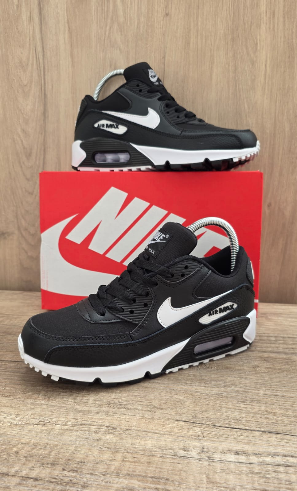 Air max 90 negra suela blanca