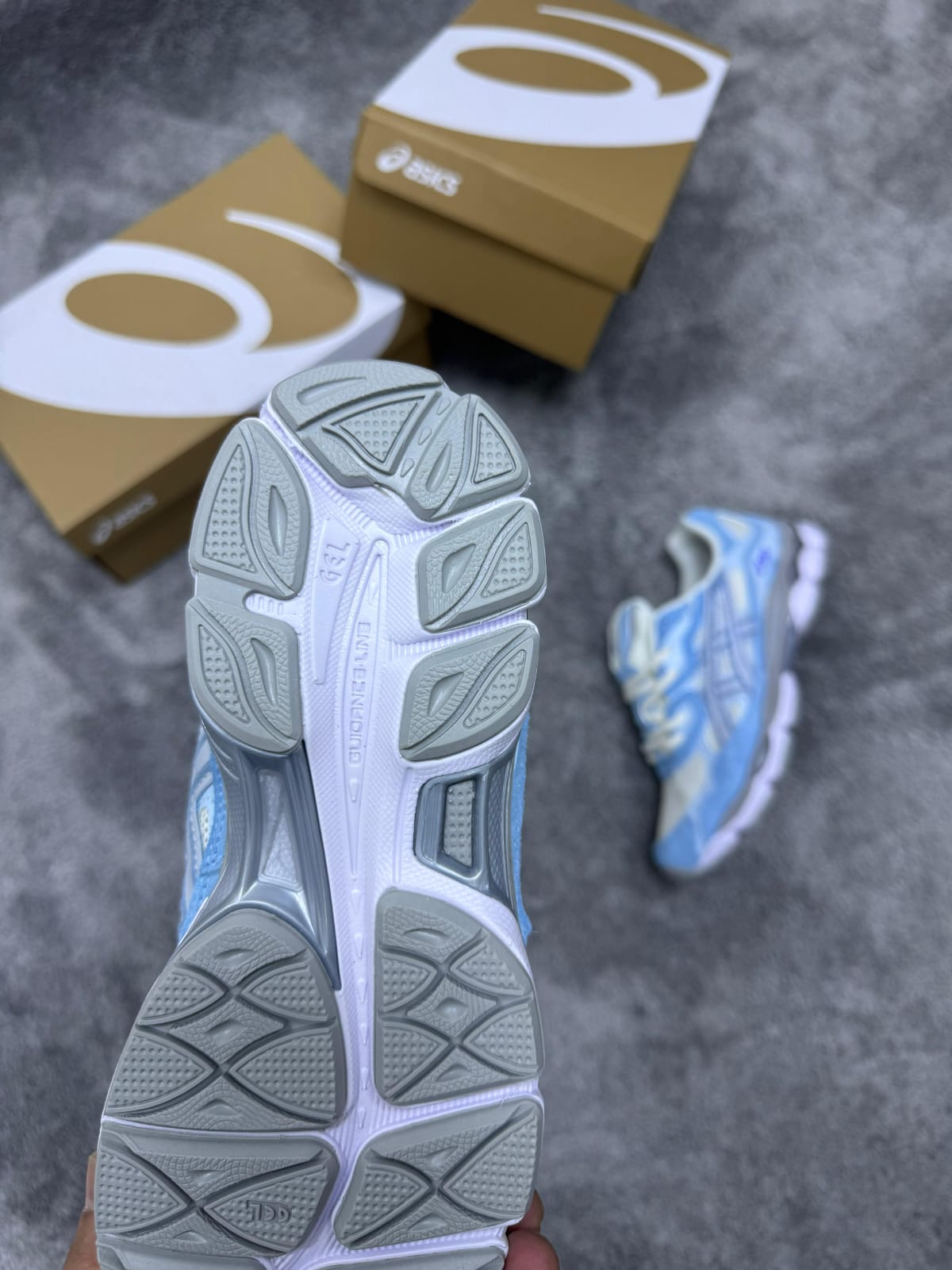 Asics Gel azules y blancas