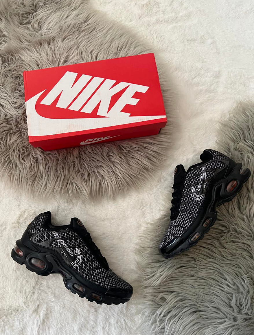 Nike TN Negras logo negro difuminado blanco