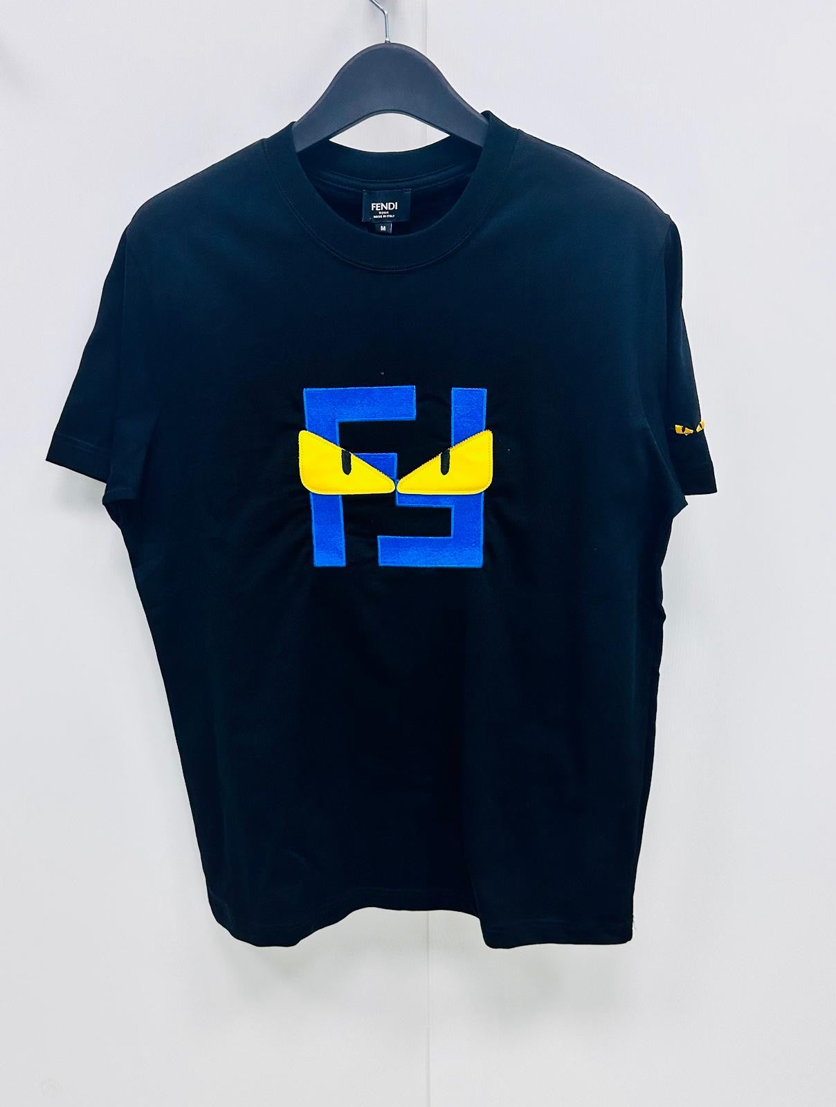 Camiseta Fendi negro logo azul y amarillo