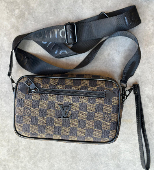 Bolso LV marron y beige logo negro