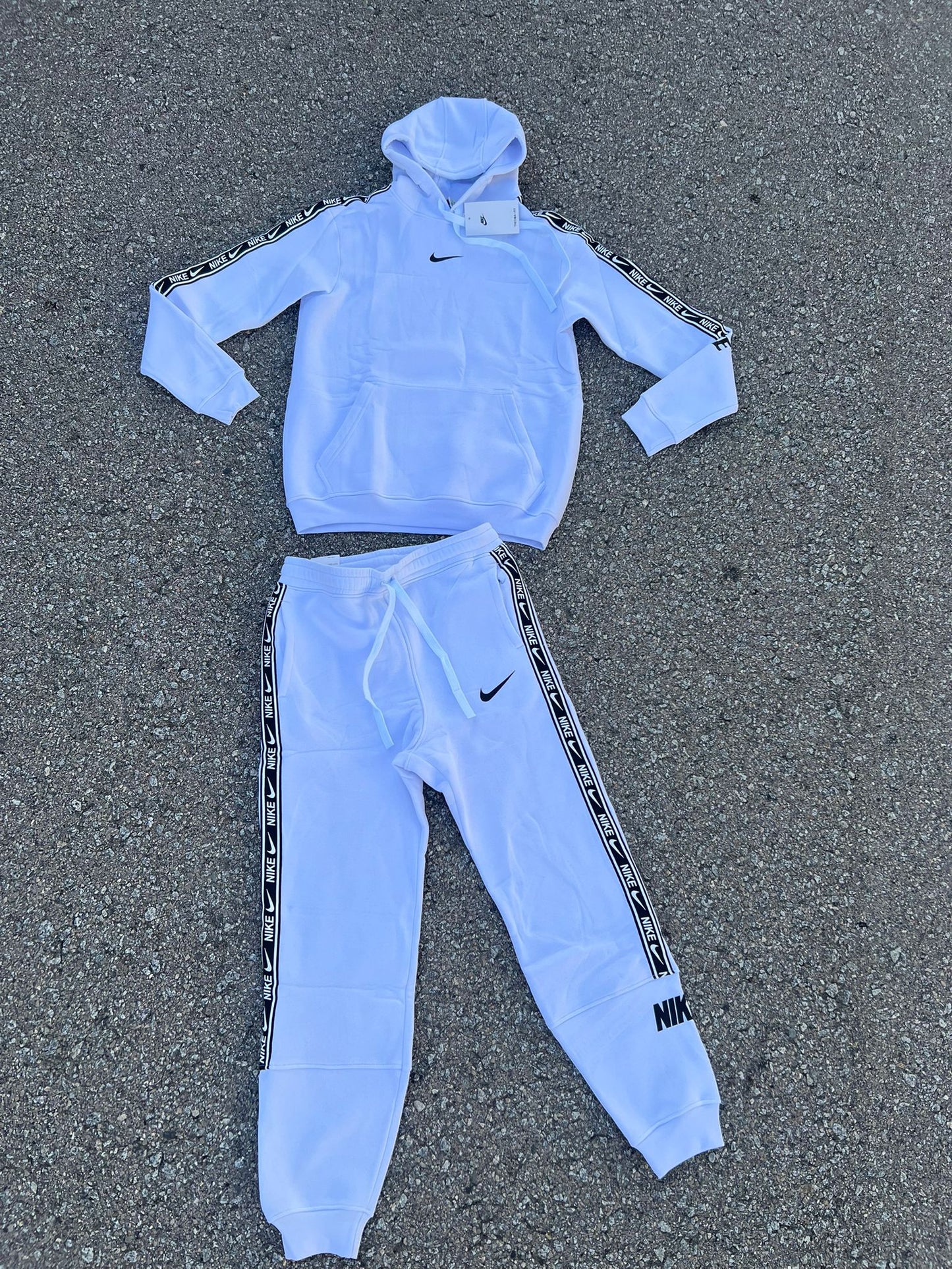 Chandal nike blanco logo negro lineas laterales