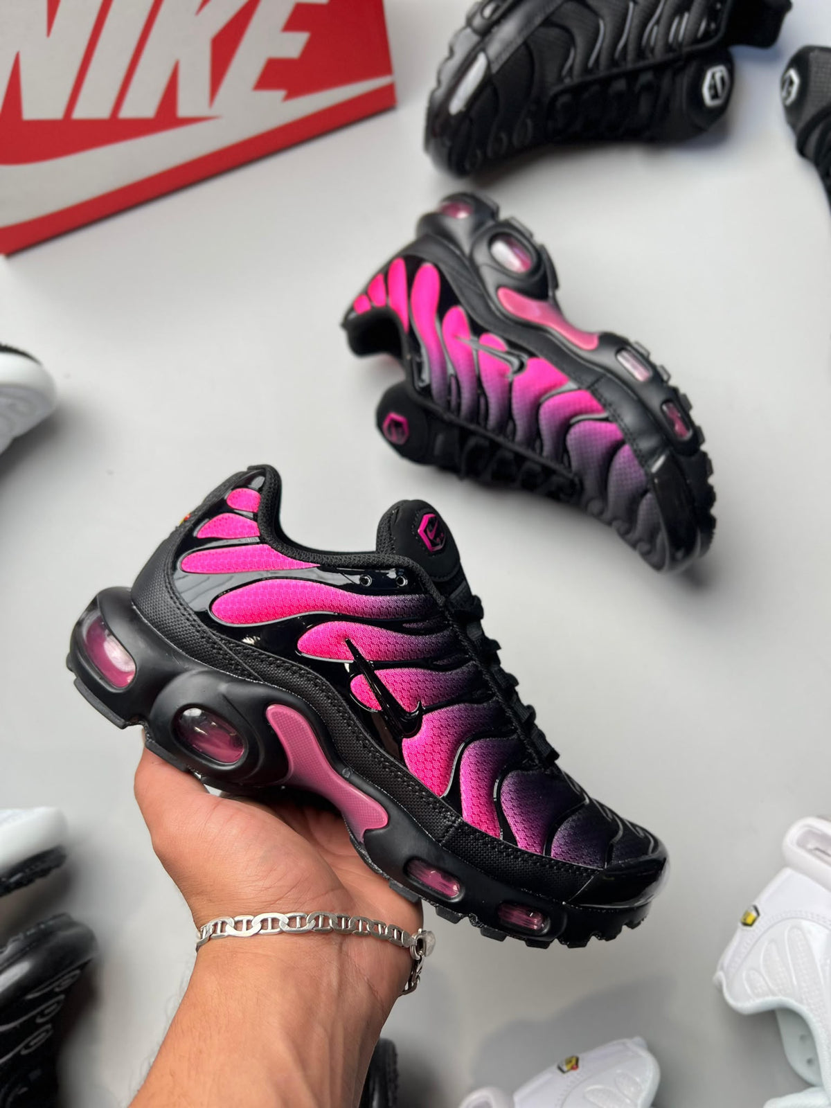 NIKE TN negras y rosas