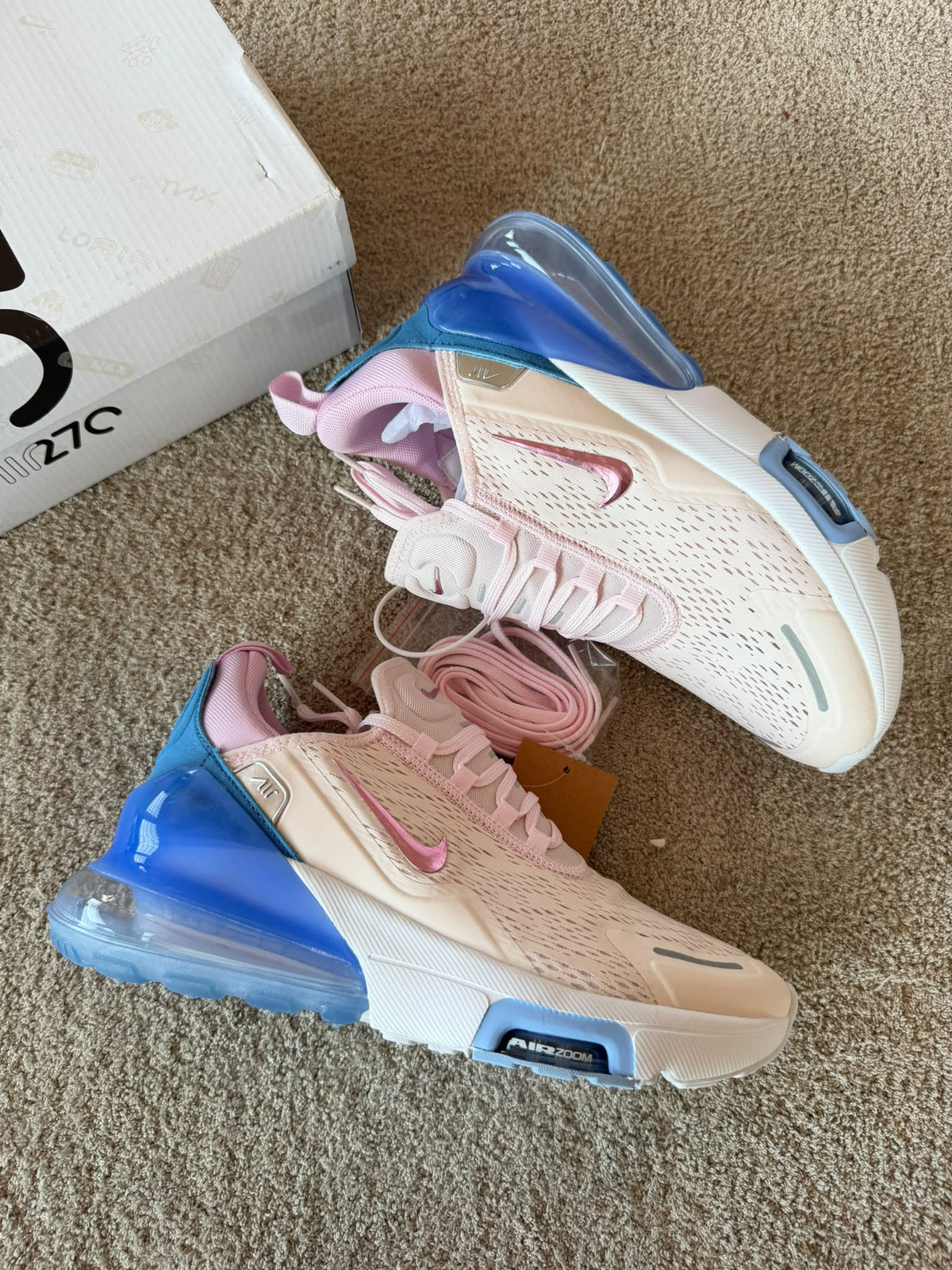 Air max 270 logo rosa detalles azules