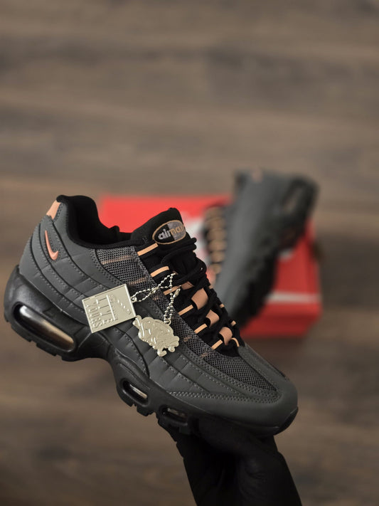 Air max 95 central cee gris oro