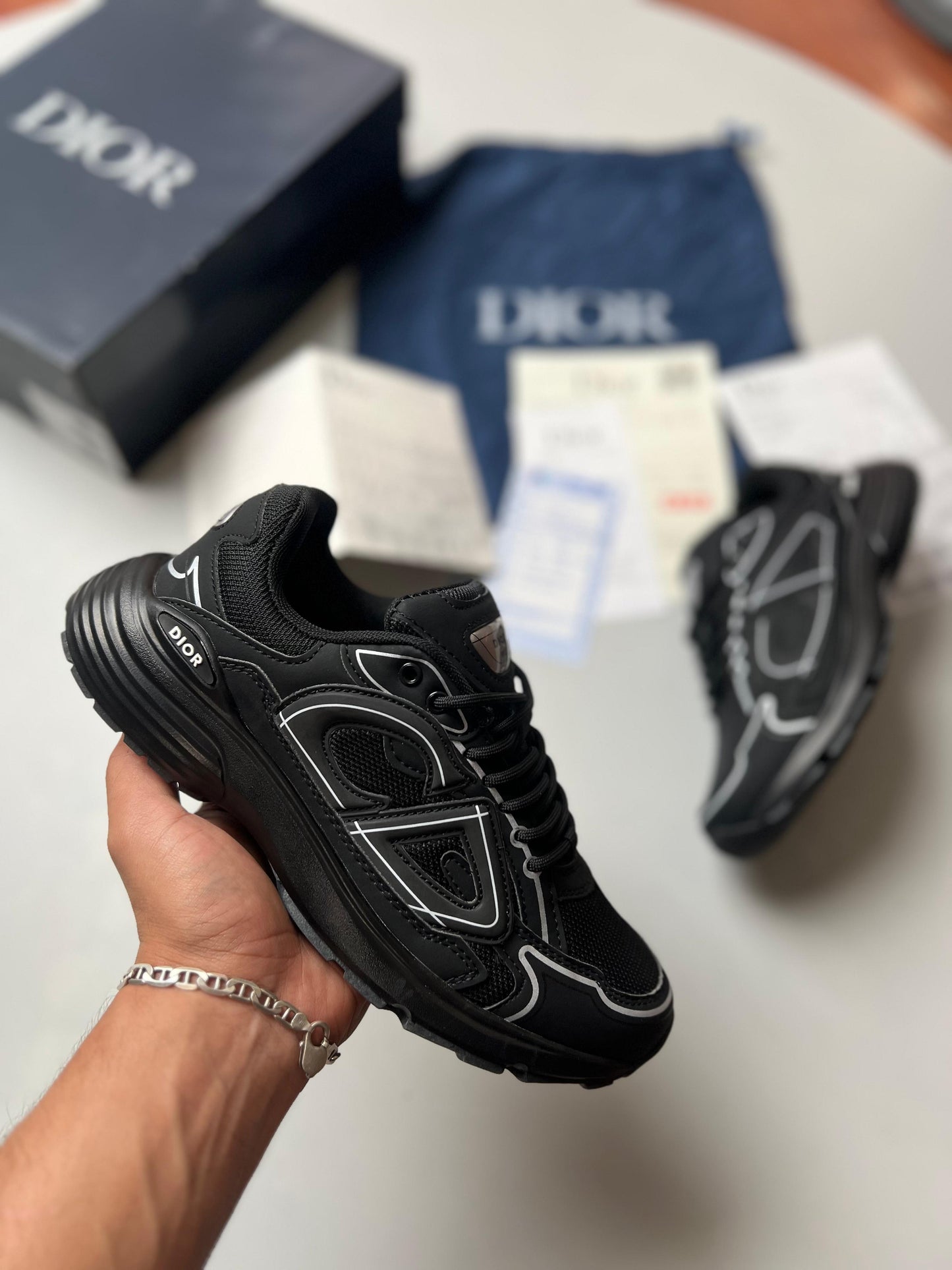 Dior B30 negras detalles blancos