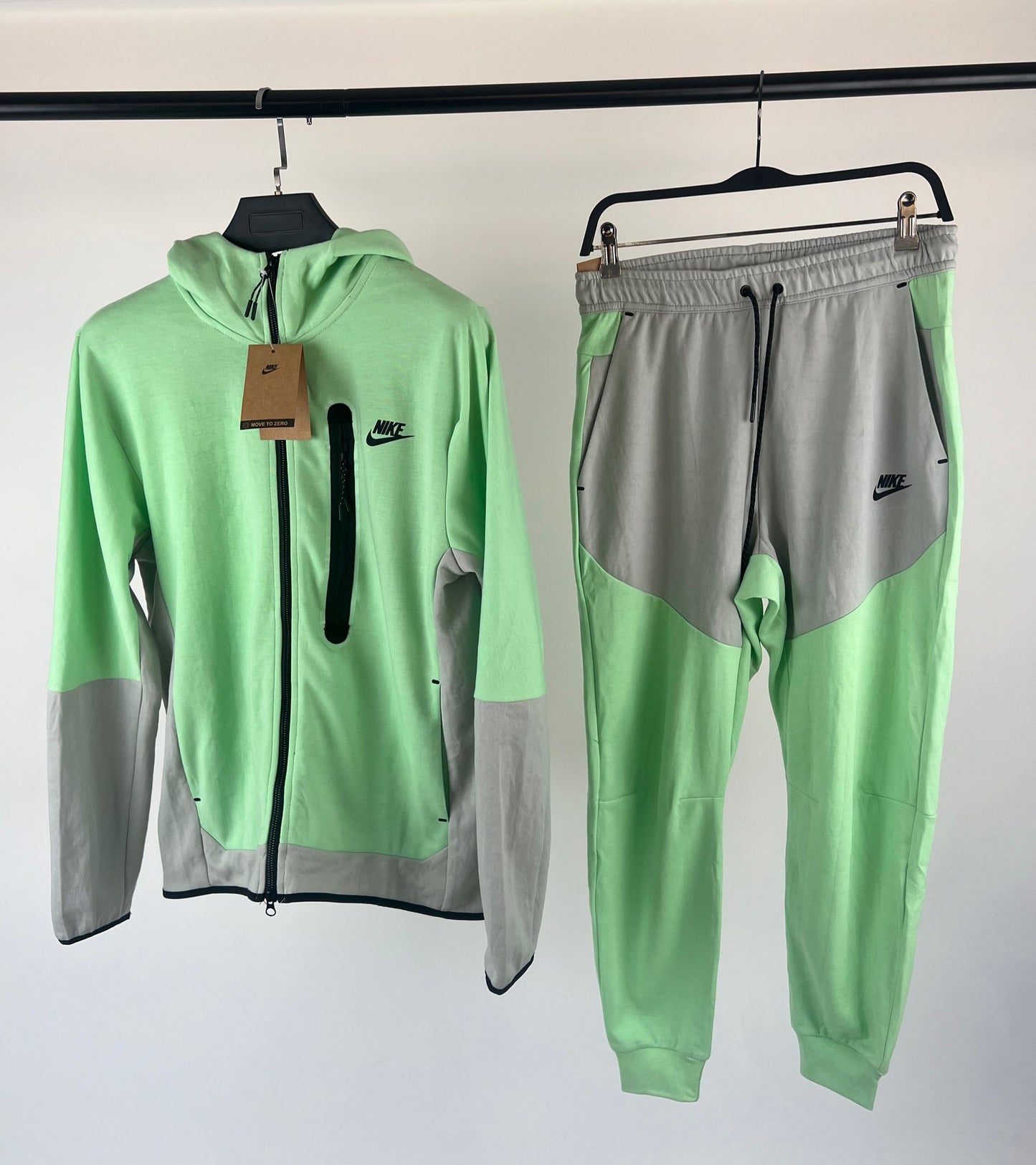 Nike tech verde y gris