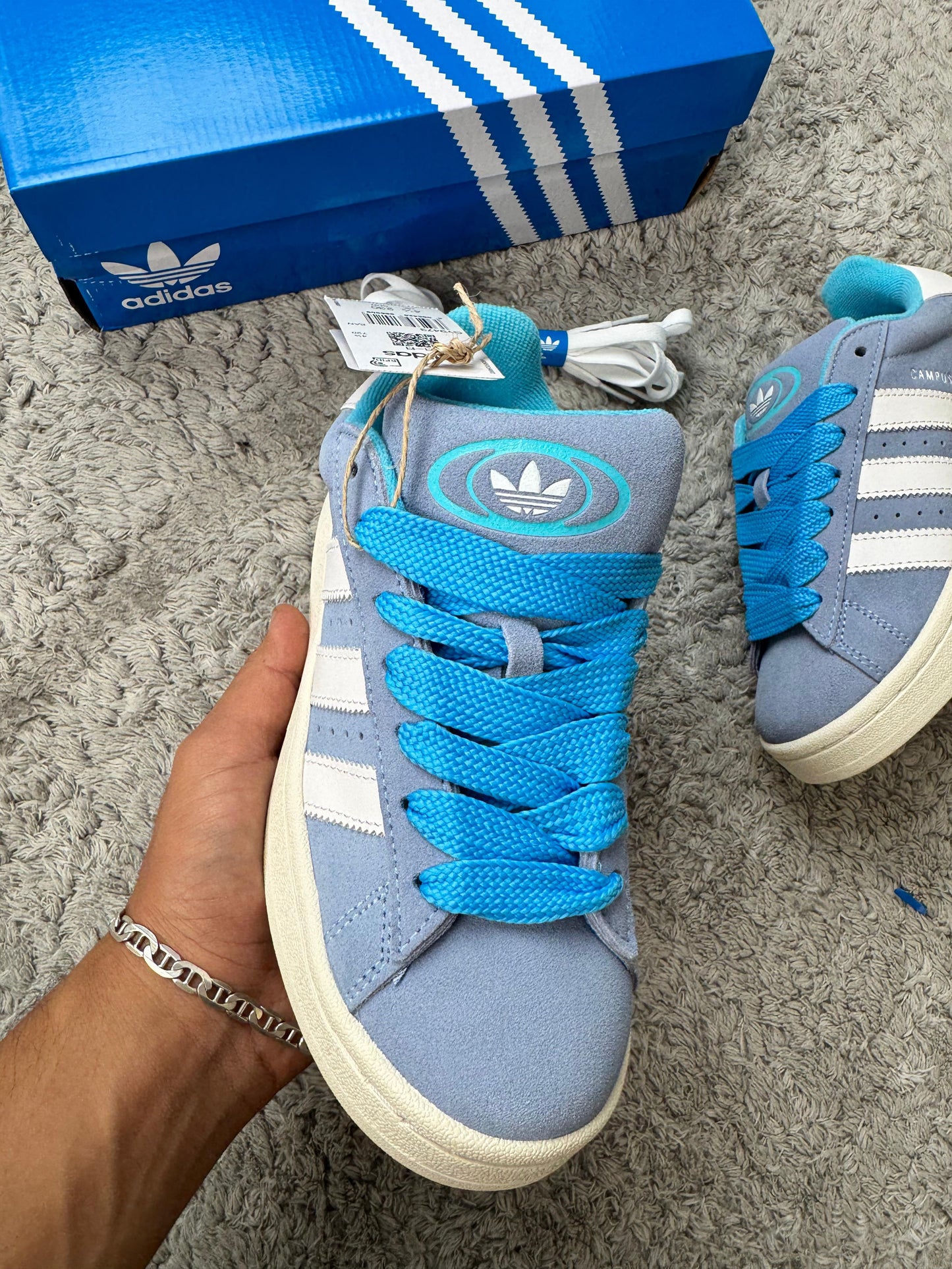 Adidas campus azul logo blanco