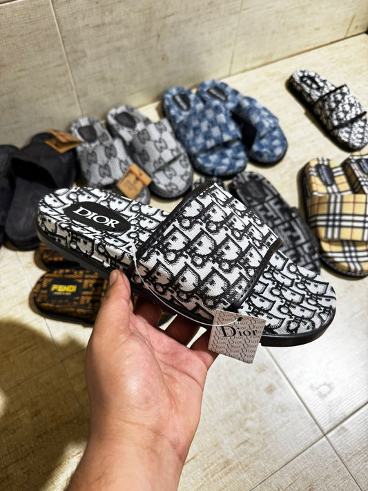 Chanclas Dior logos negros