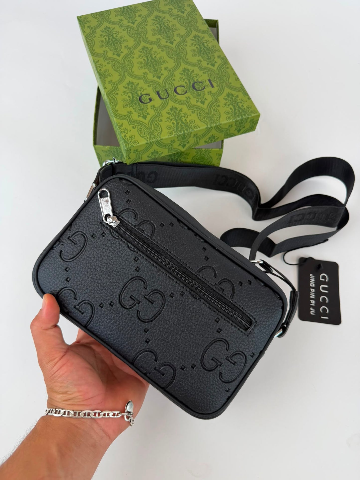 Bandolera Hombre Gucci negra detalles plateados