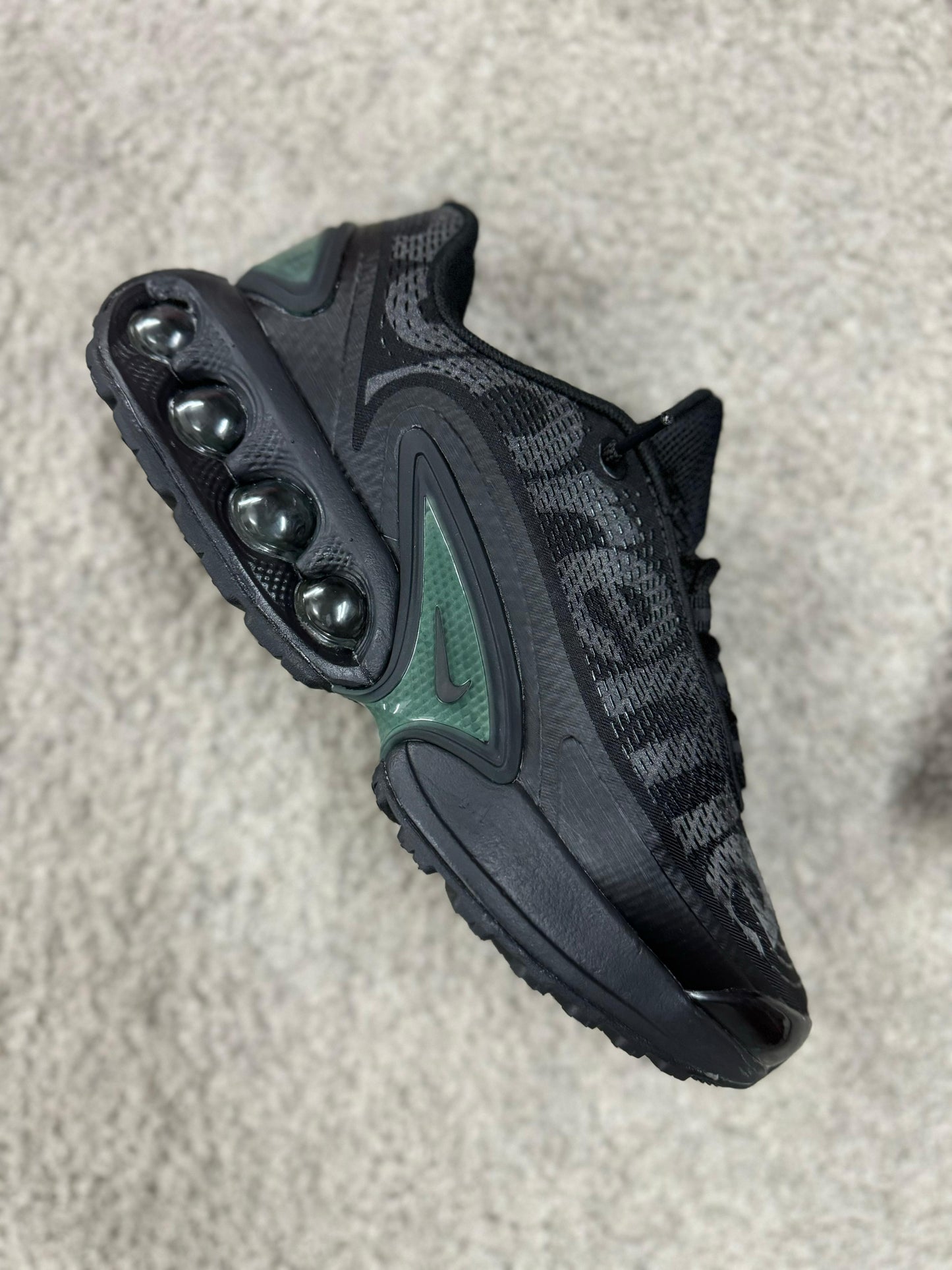 Nike TN DN x Supreme negras