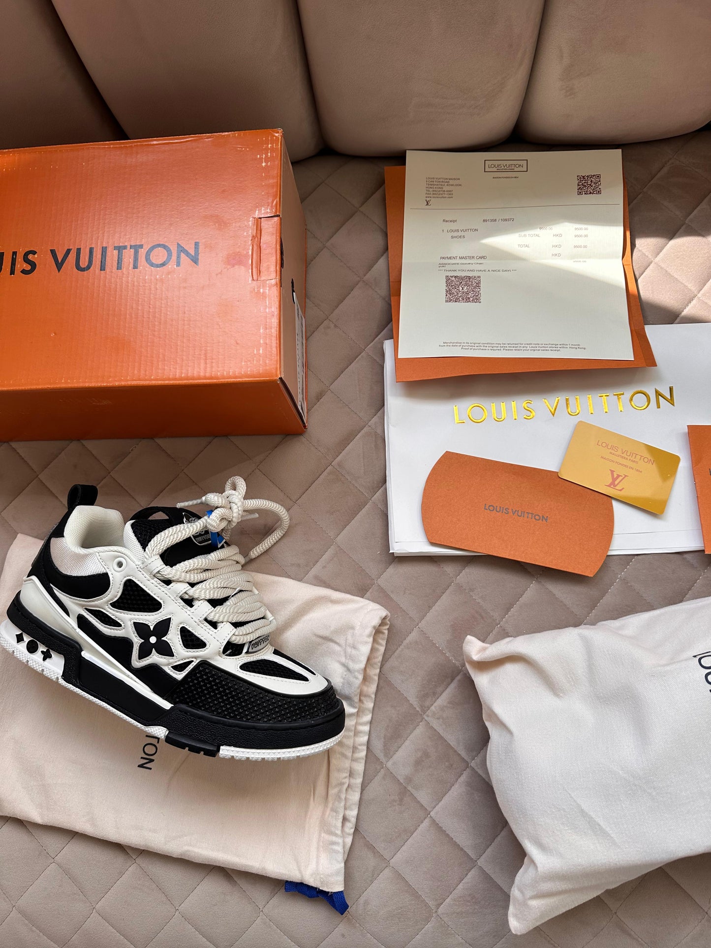 LV SKATE NEGRAS Y BLANCO