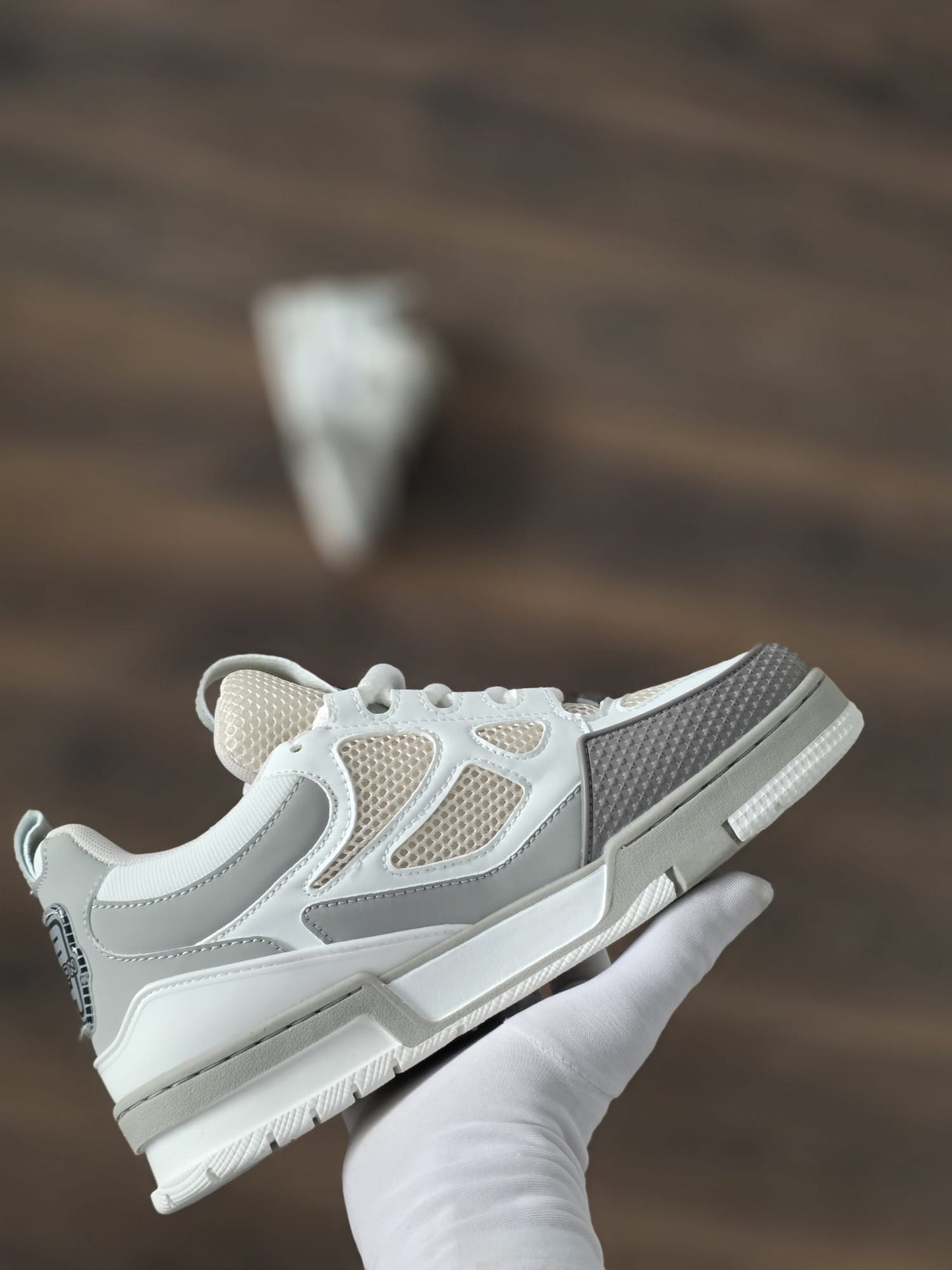 Lv skate blanca gris