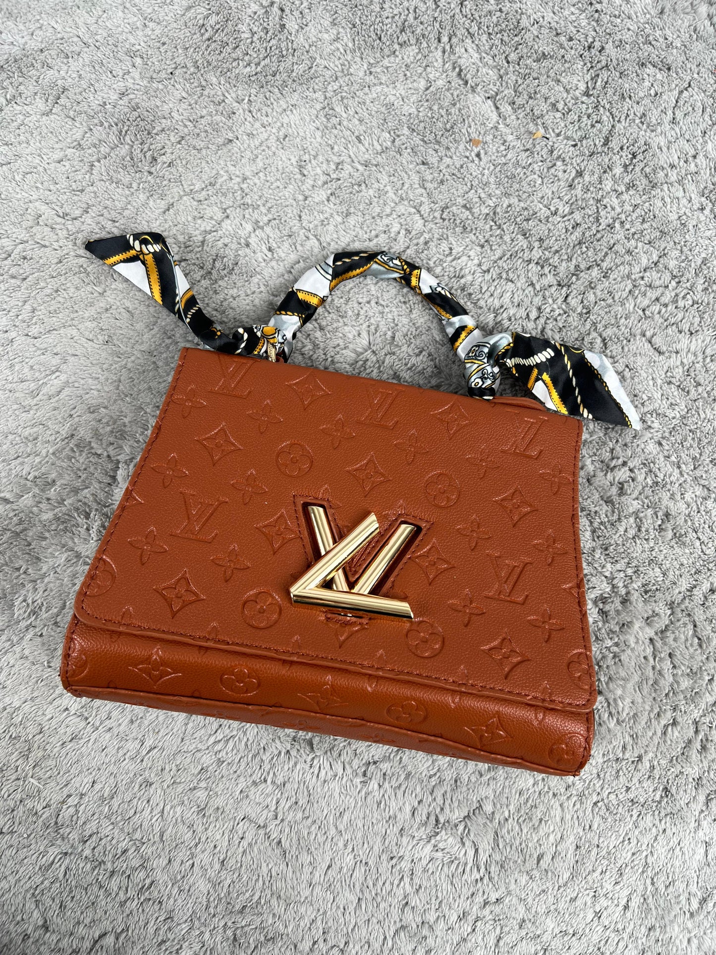 BOLSO LV marron logo dorado