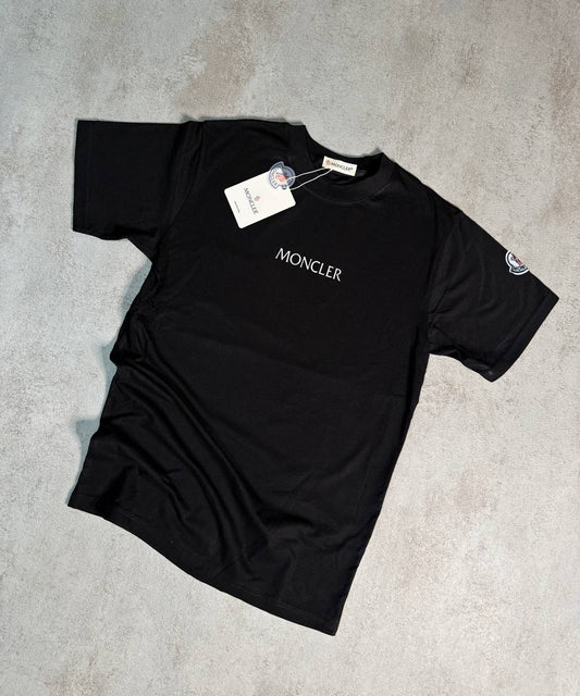 Camiseta Moncler negro logo pequeño en medio