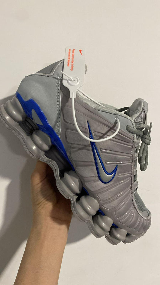 Shox grises contorno azul