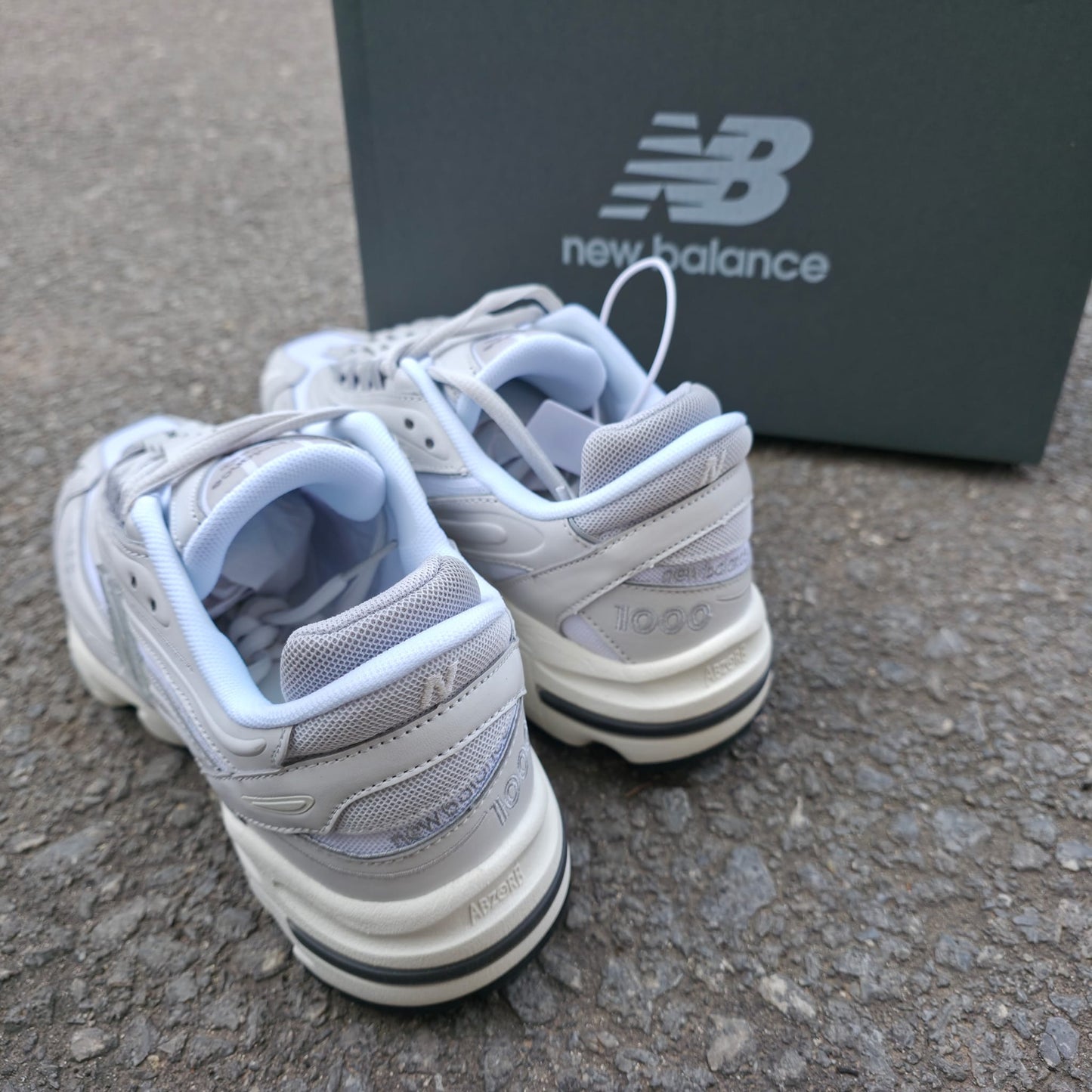New balance 1000 blanco logo gris