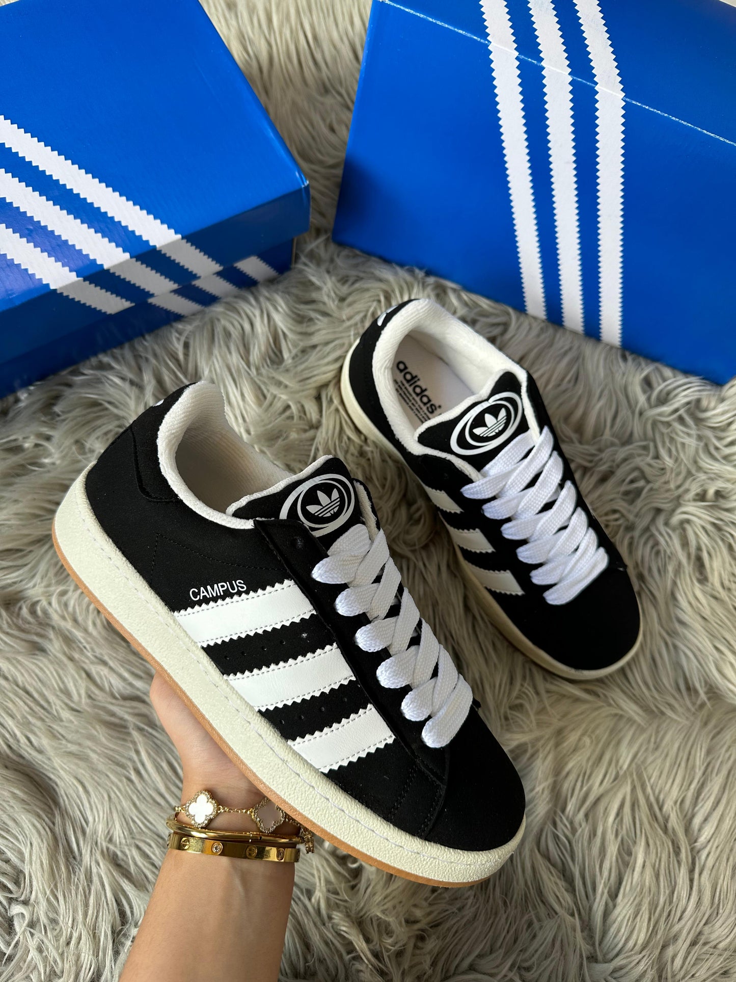 Adidas campus negro logo blanco