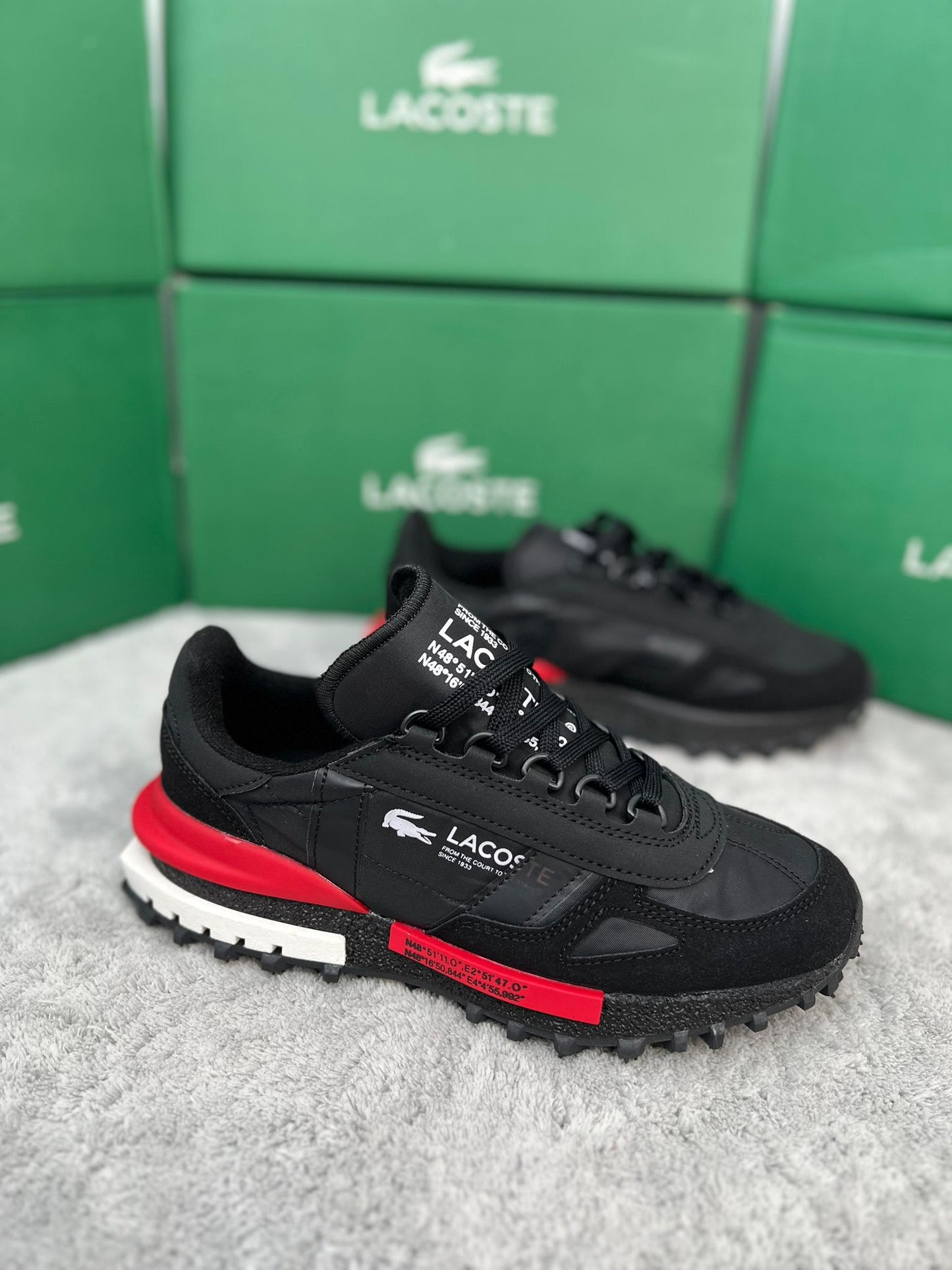 Zapatillas Lacoste Elite Active negra logo blanco detalles rojos y blancos