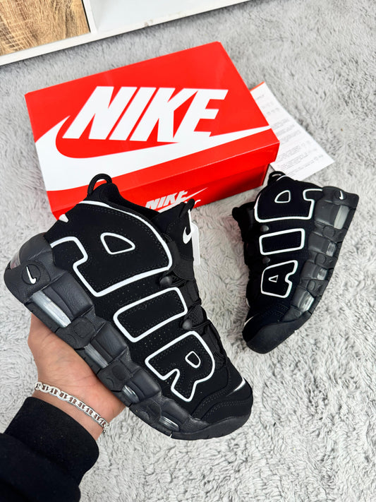 NIKE UPTEMPO NEGRO LOGO NEGRO CONTORNO BLANCO