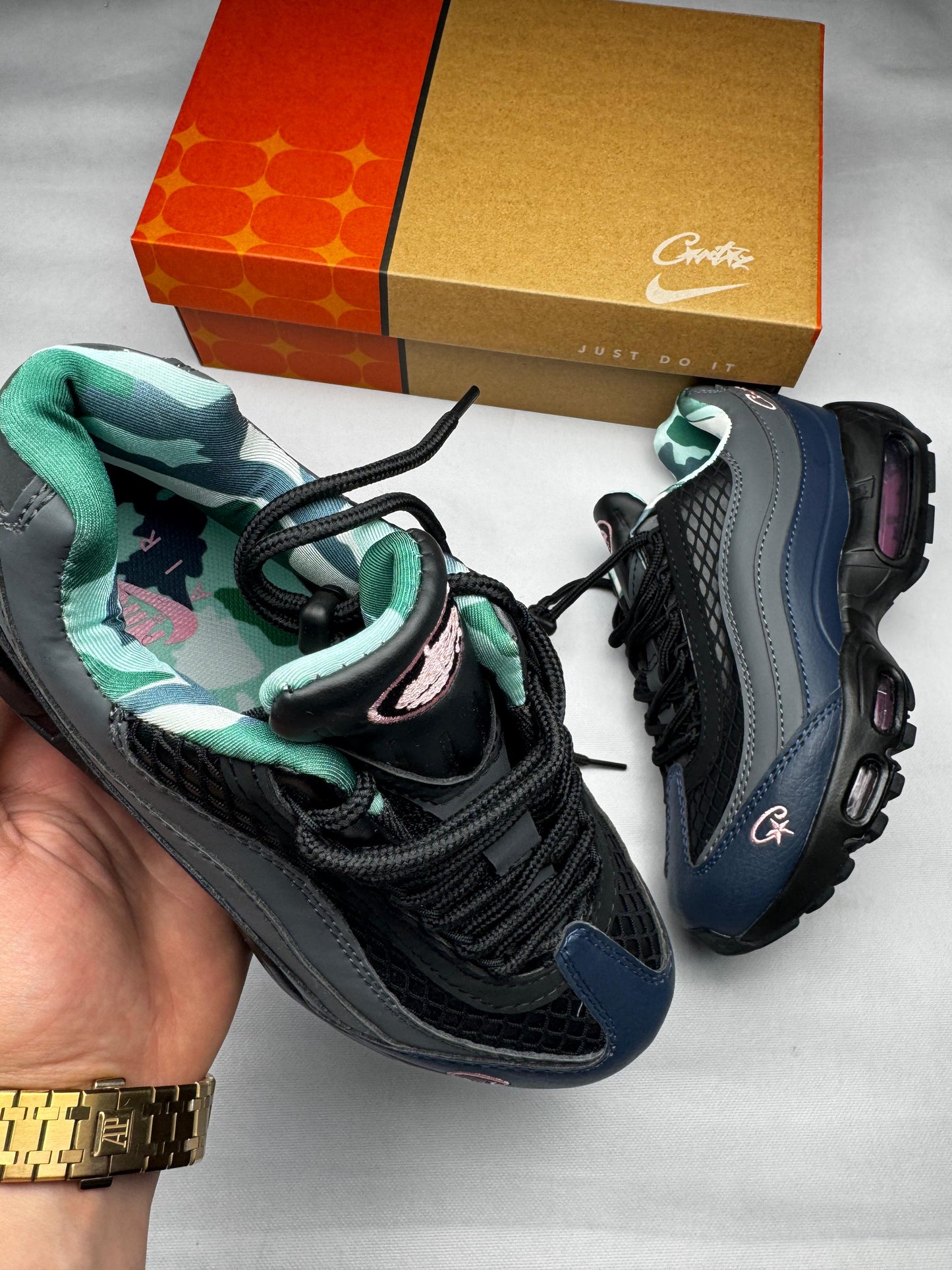 Air max 95 tricolor x Corteiz logo rosa
