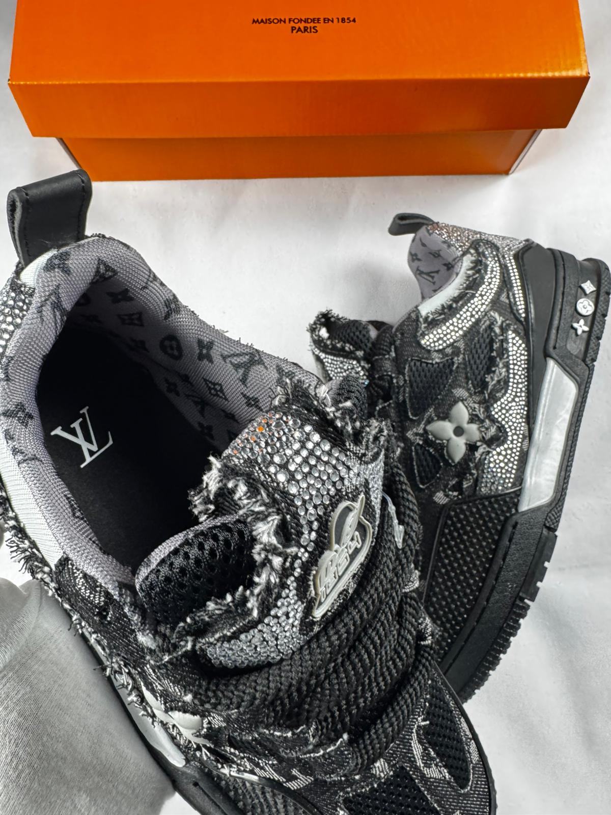 LV skate negras y grises piedras brillantes