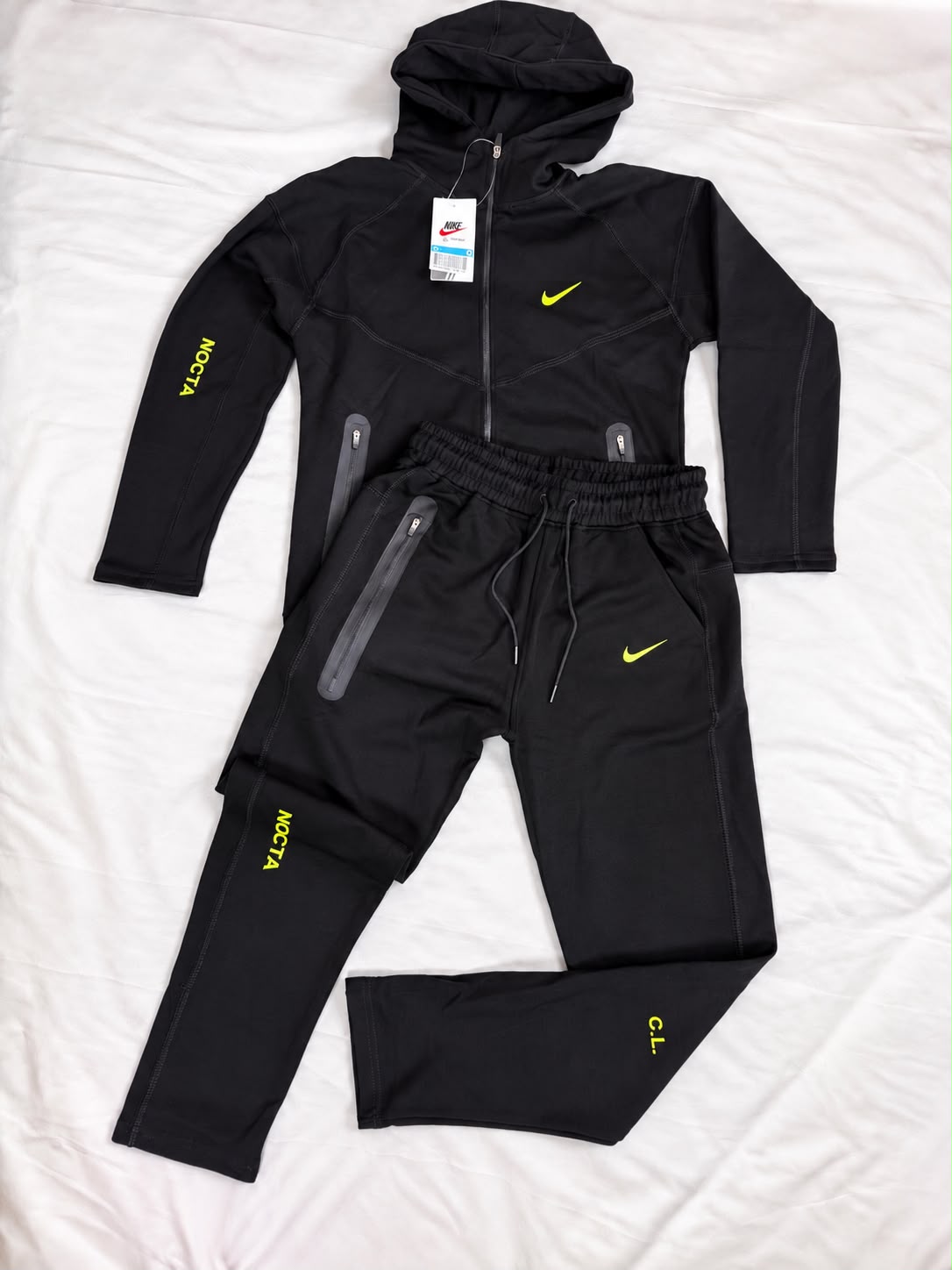 Chandal nike negro x NOCTA detalles amarillos