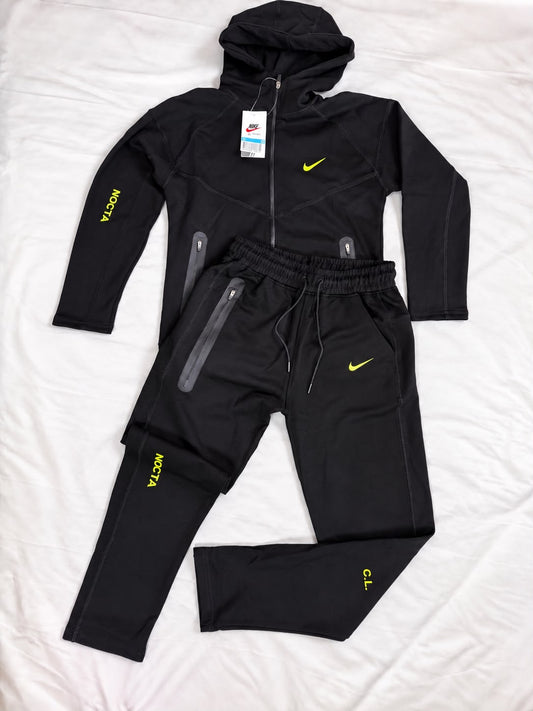 Chandal nike negro x NOCTA detalles amarillos
