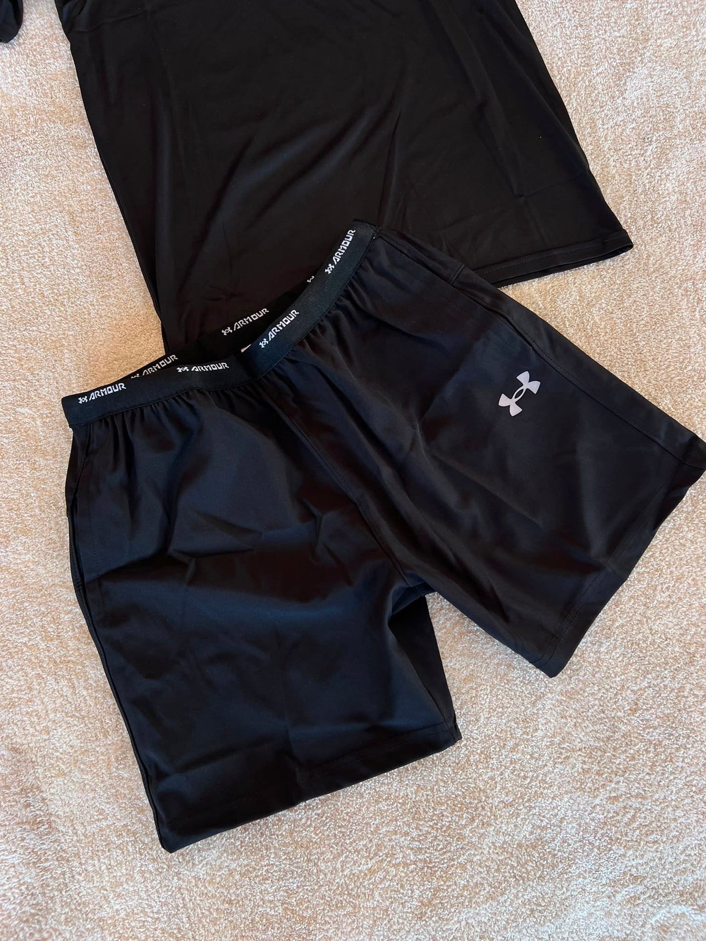 Conjunto corto under armour negro logo blanco