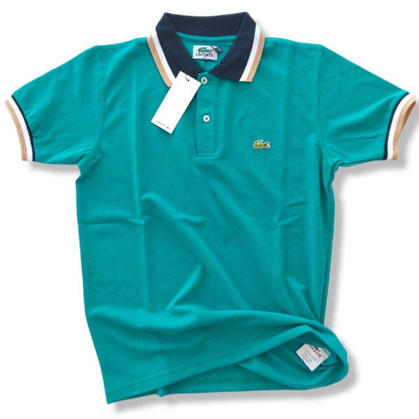 Polo Lacoste verde agua detalles beige y azules