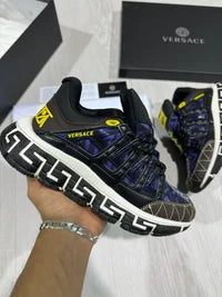 Versace trigeca negro y morado