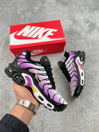 Nike tn morada detalles blancos logo negro contorno fluor